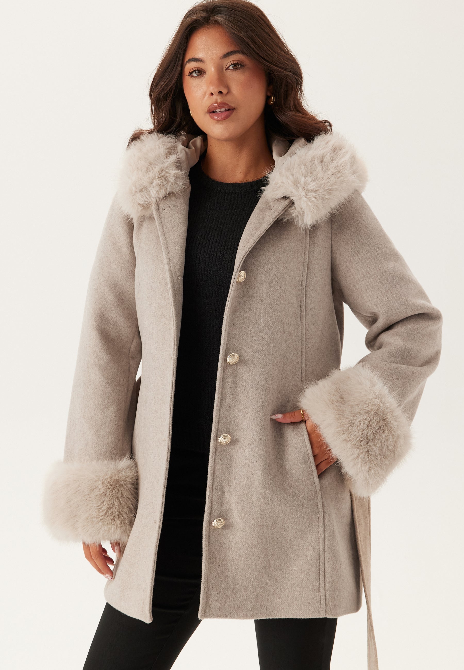 Clara – Urbaner Wollmantel mit Kapuze – Clothes | FormaLuxe