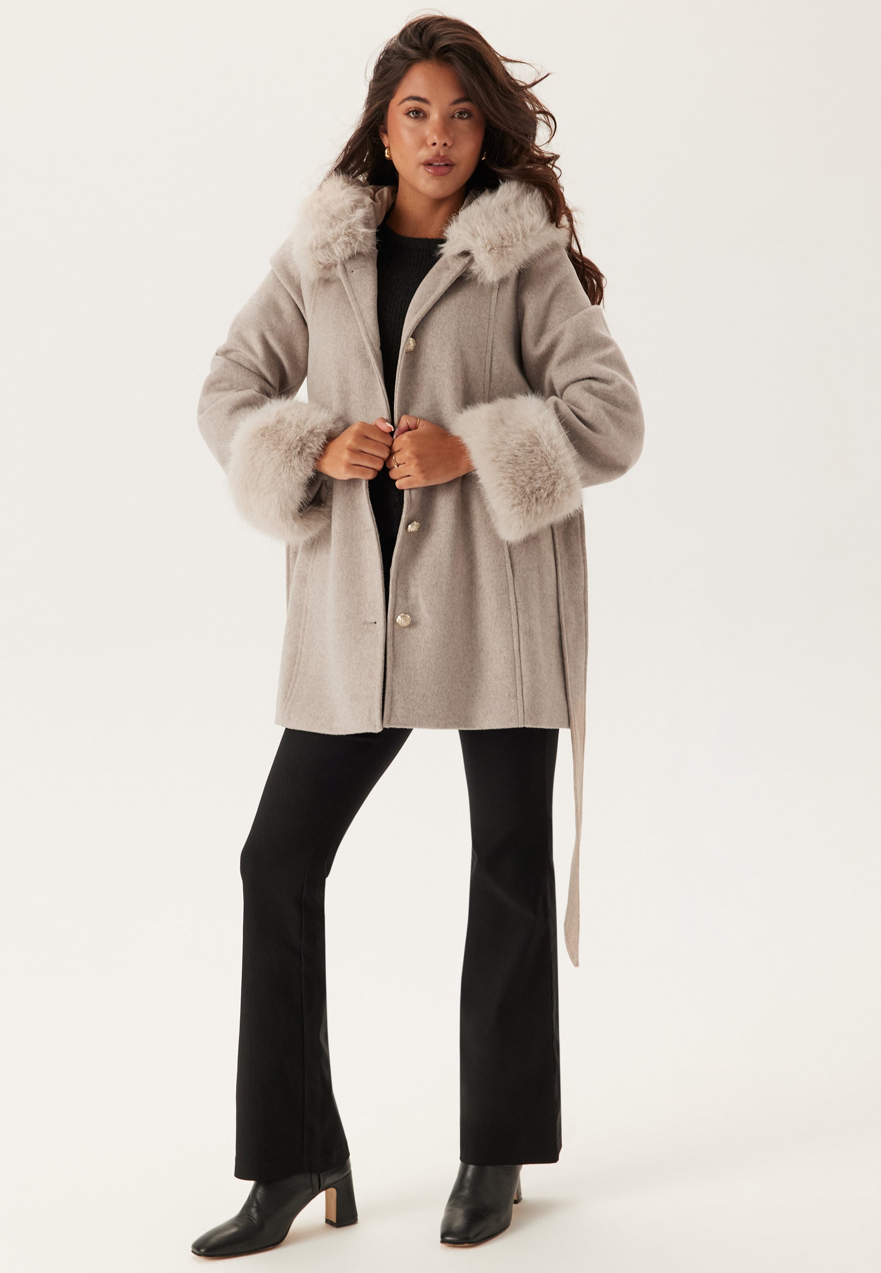 Clara – Urbaner Wollmantel mit Kapuze – Clothes | FormaLuxe