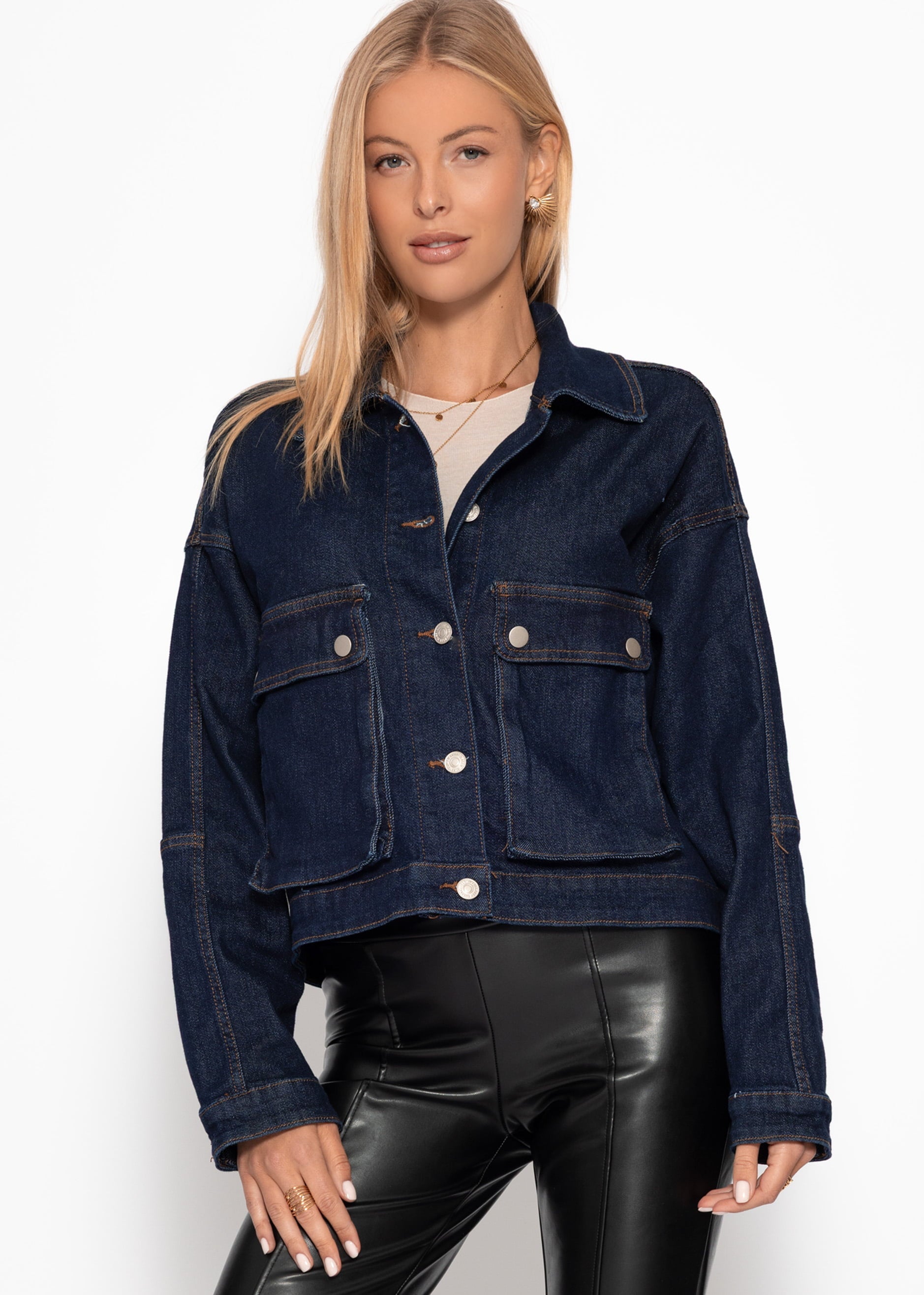 Jeans Jacke mit aufgesetzten Taschen - dunkelblau – Bekleidung > Jacken | FormaLuxe