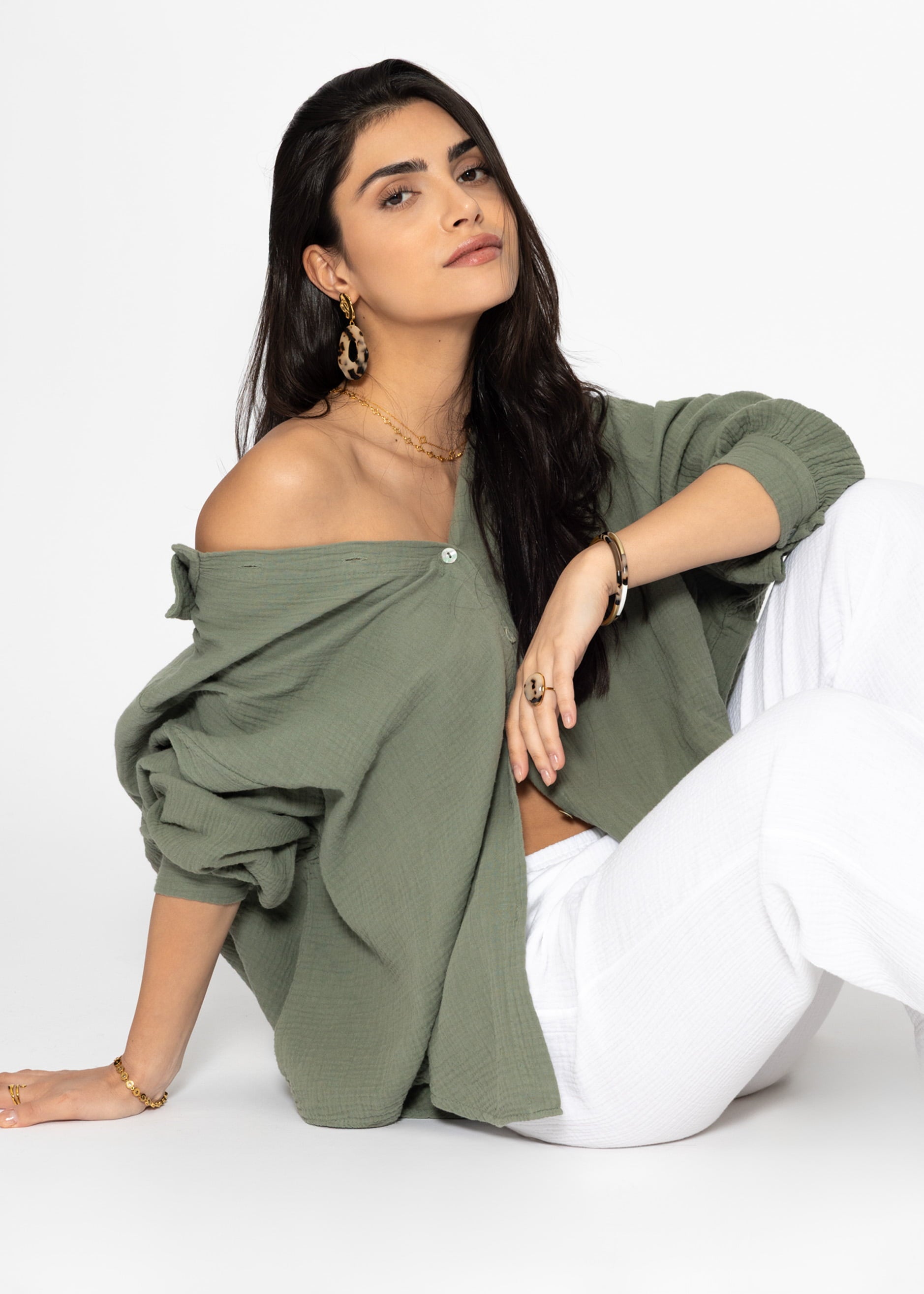 Musselin Bluse oversize, kurz, khaki – Bekleidung > Blusen > Musselin > Oversize | FormaLuxe