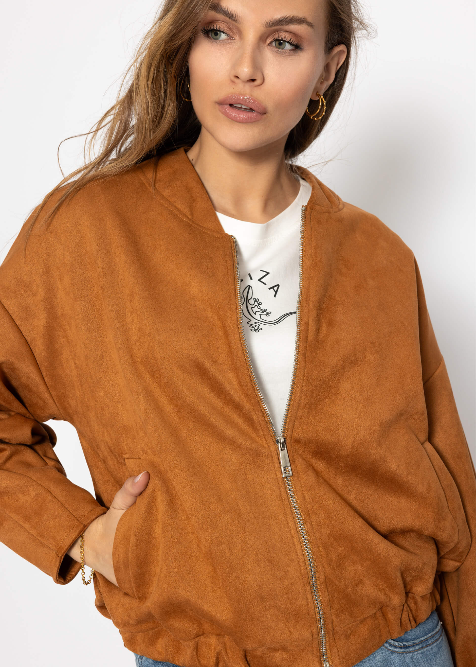 Oversize Bomberjacke in Wildlederoptik - braun – Bekleidung > Jacken | FormaLuxe