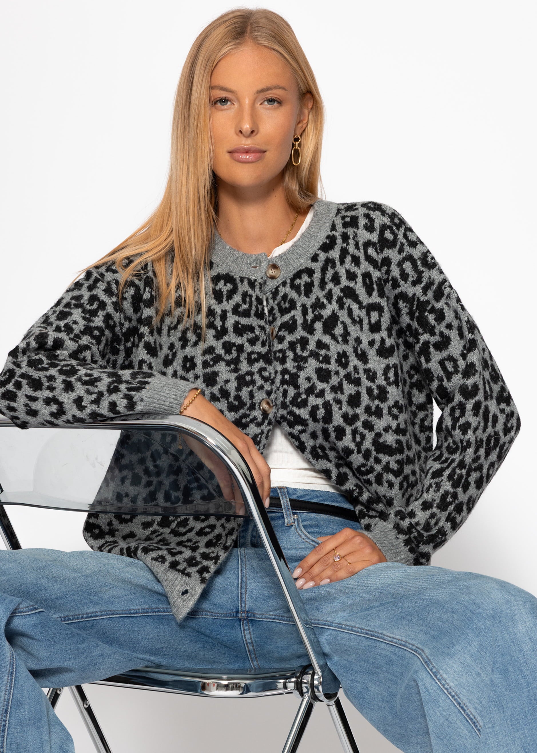 Cardigan mit Leo-Muster - grau – Bekleidung > Cardigans | FormaLuxe