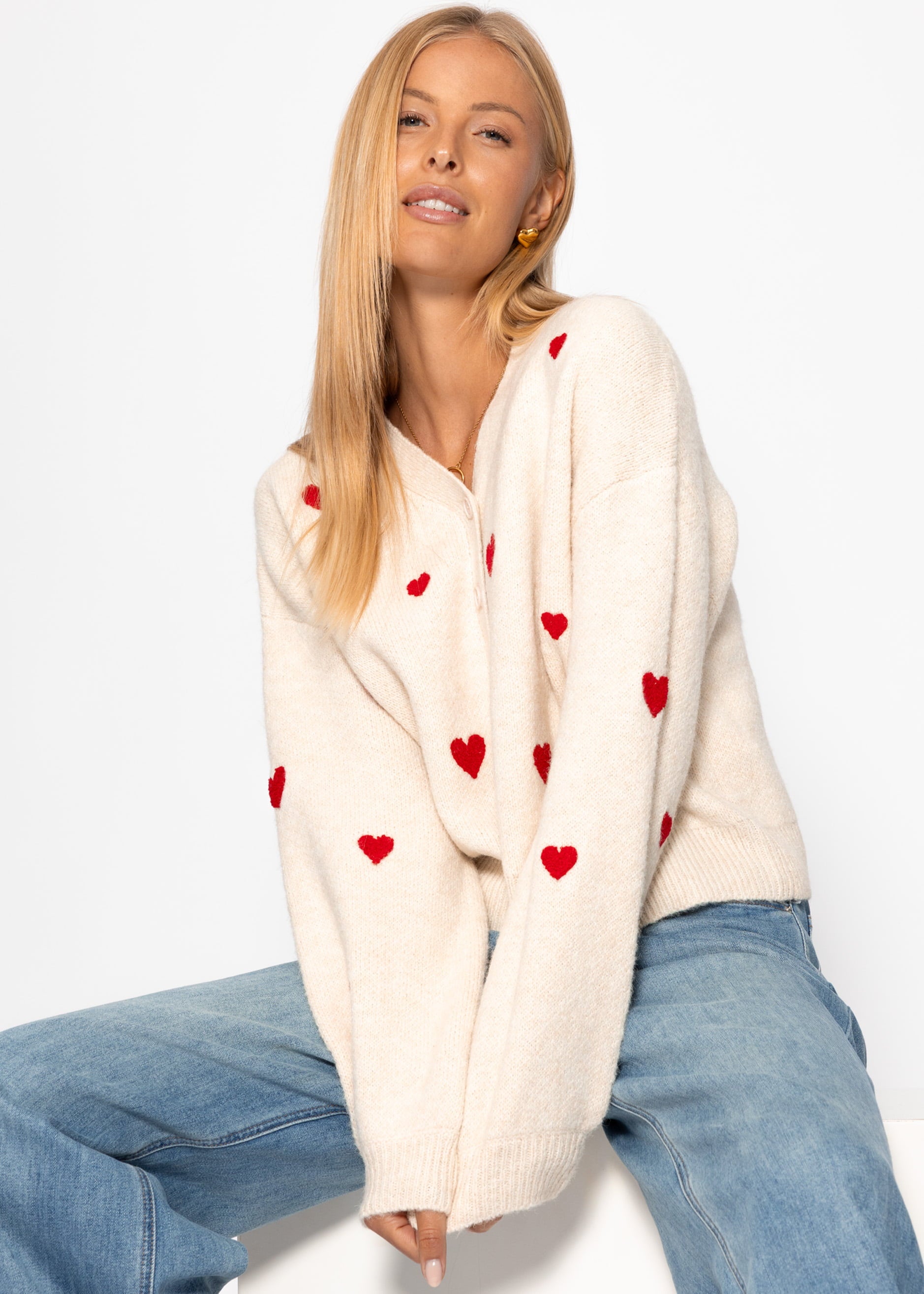 Cardigan mit roten Herzen - offwhite – Bekleidung > Cardigans | FormaLuxe