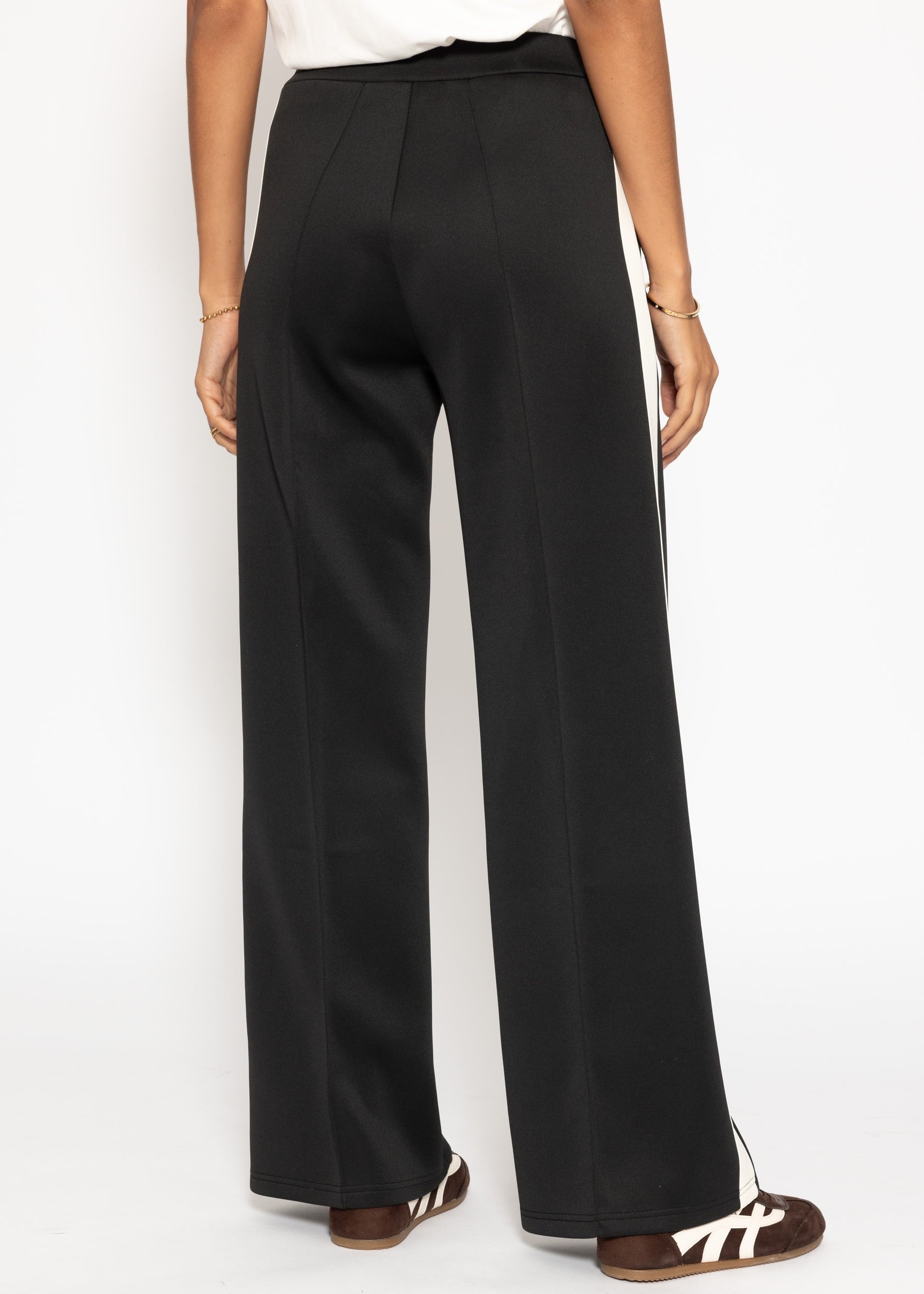 Casual Hose mit weißen Seitenstreifen - schwarz – Bekleidung > Hosen | FormaLuxe