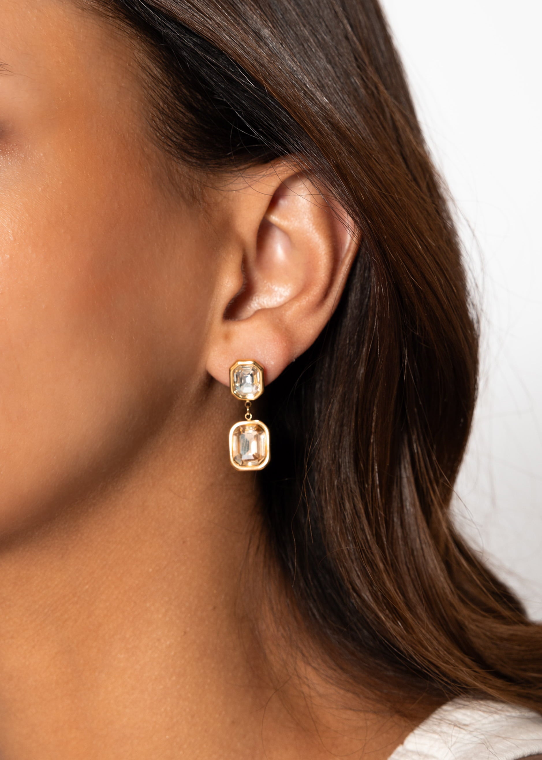 Elegante Ohrhänger mit hellen Schmucksteinen - gold – Schmuck > Ohrringe | FormaLuxe