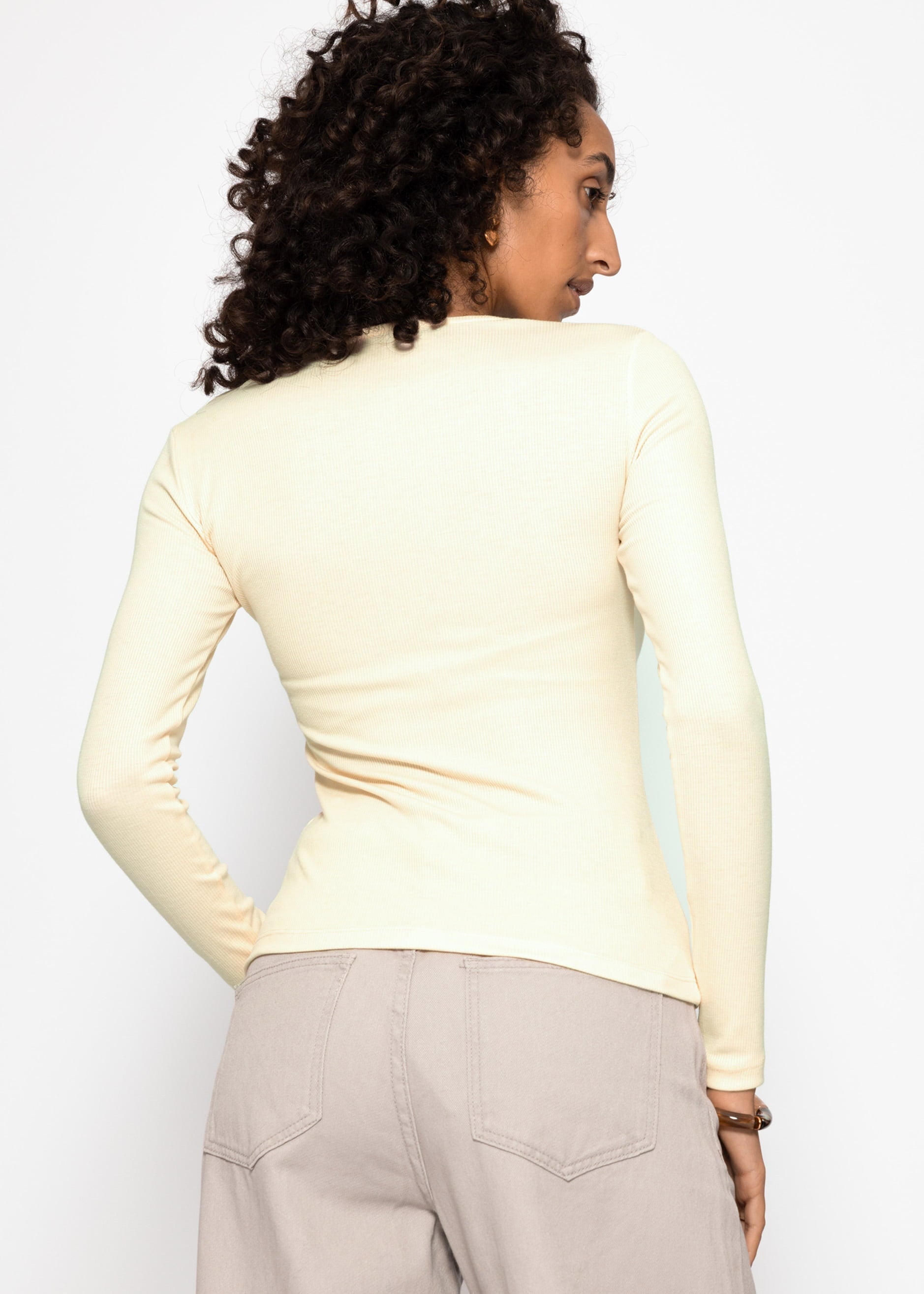 Geripptes Langarmshirt mit Knopfleiste - buttergelb – Bekleidung > Langarmshirts | FormaLuxe