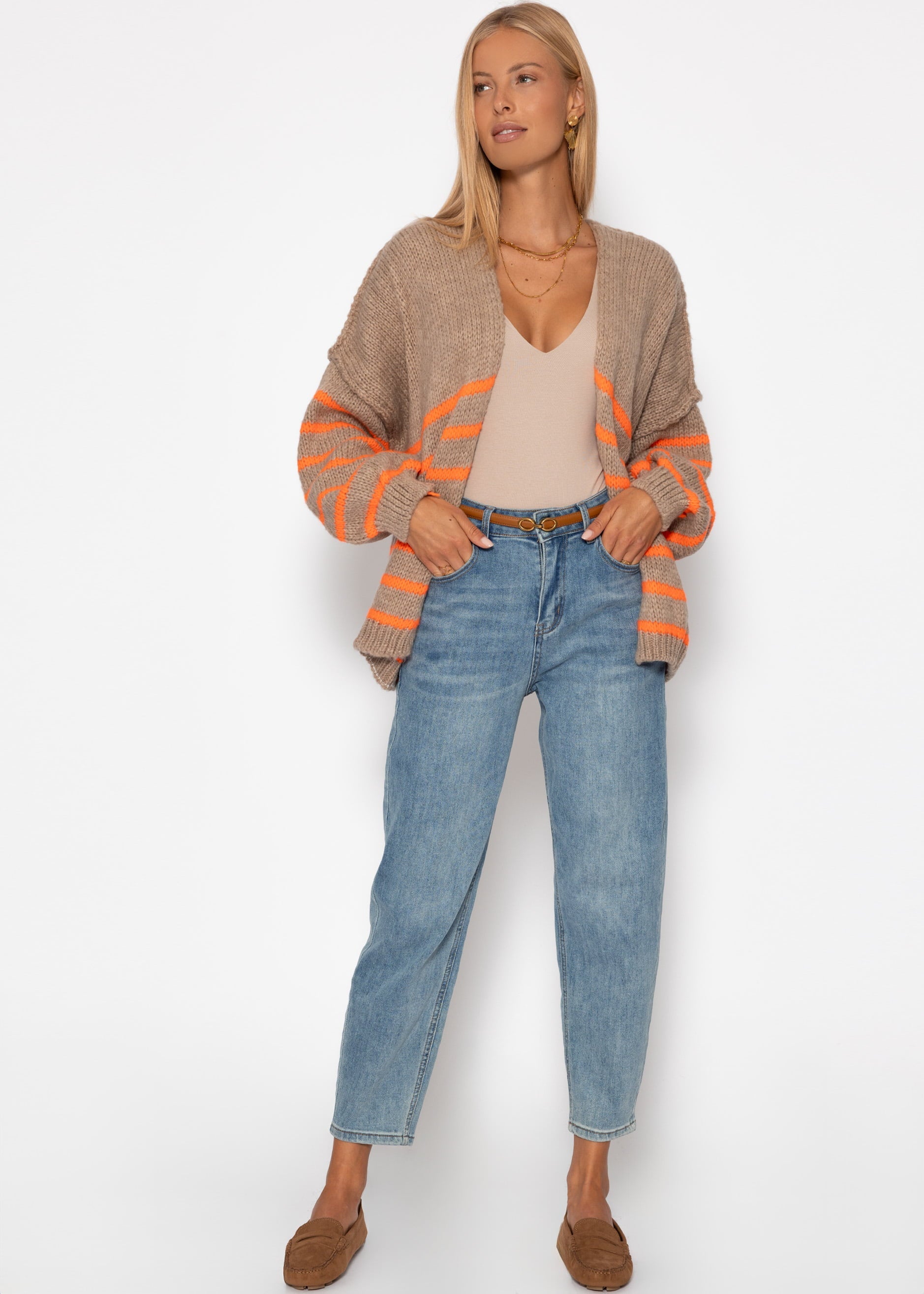 Gestreifter Cardigan mit Außennähten - beige – Bekleidung > Cardigans | FormaLuxe