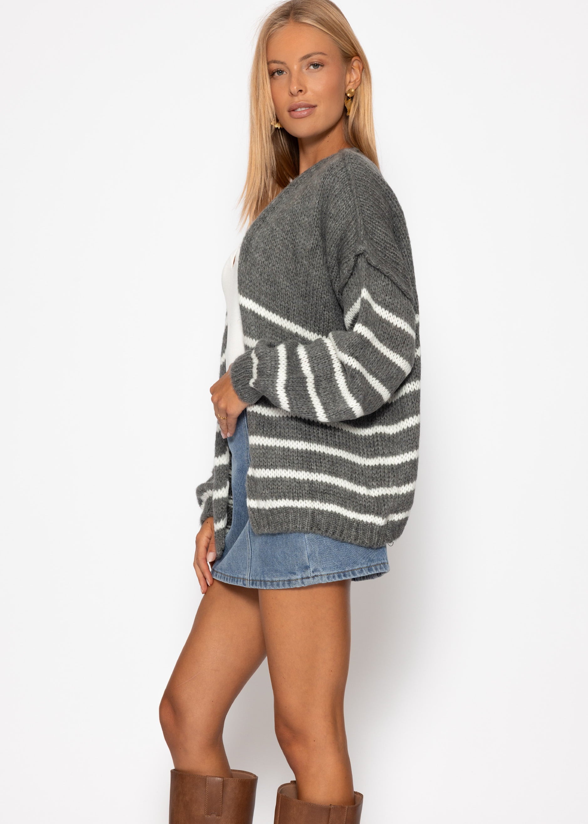 Gestreifter Cardigan mit Außennähten - dunkelgrau – Bekleidung > Cardigans | FormaLuxe