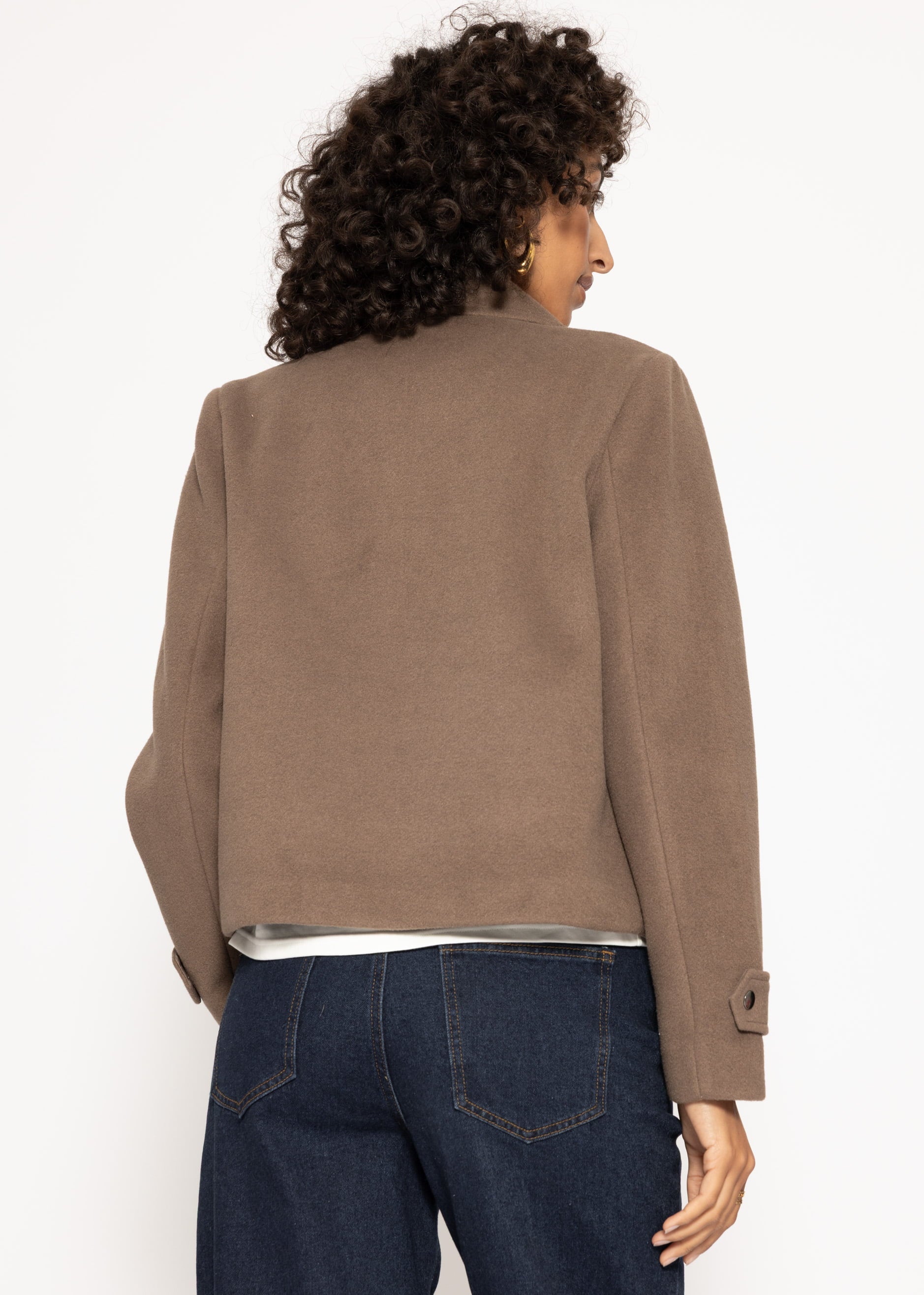 Kurze Jacke mit Reverskragen - taupe – Bekleidung > Jacken | FormaLuxe