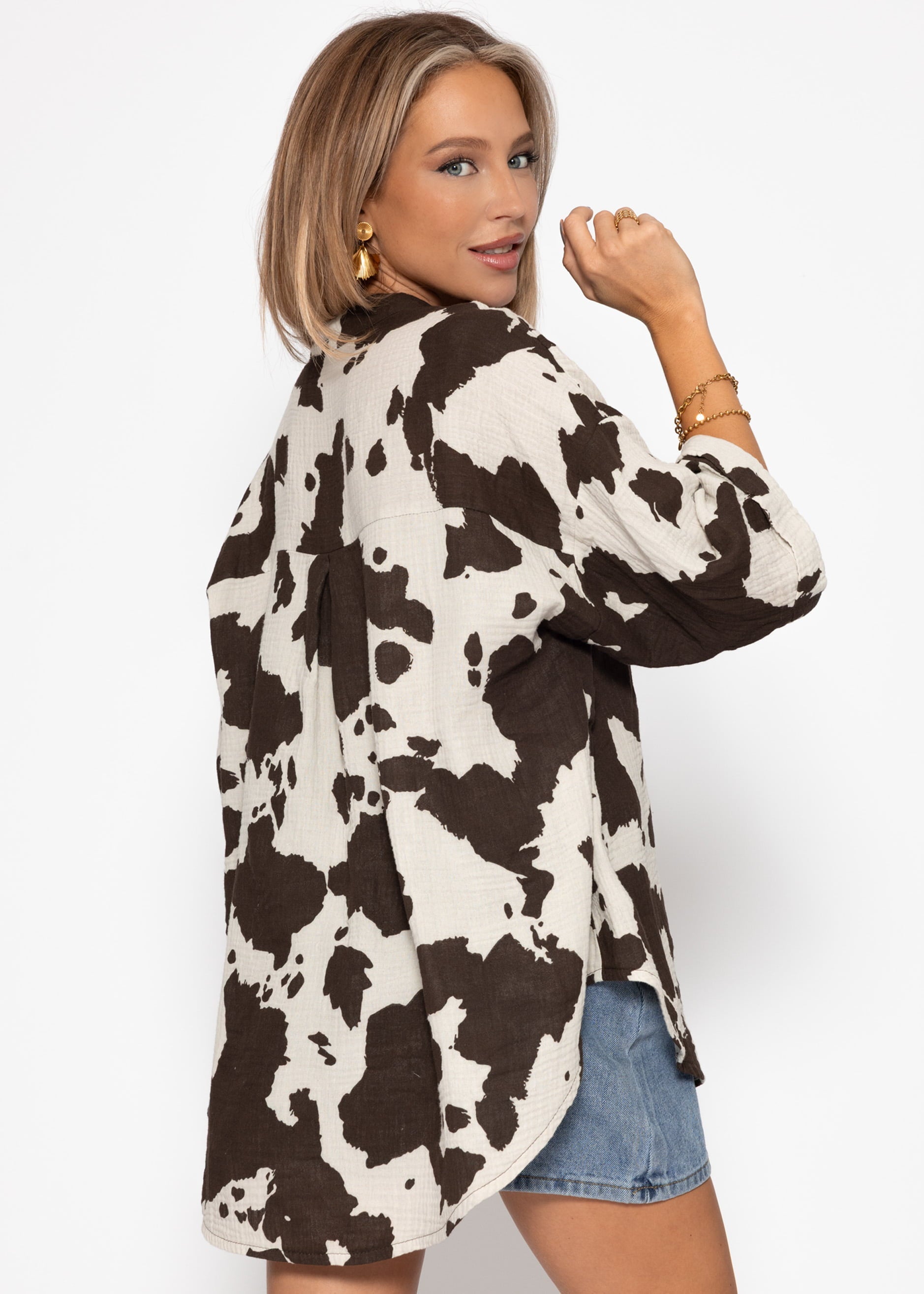 Musselin Bluse mit kurzen Ärmeln in Kuh Print - braun – Bekleidung > Blusen > Musselin | FormaLuxe