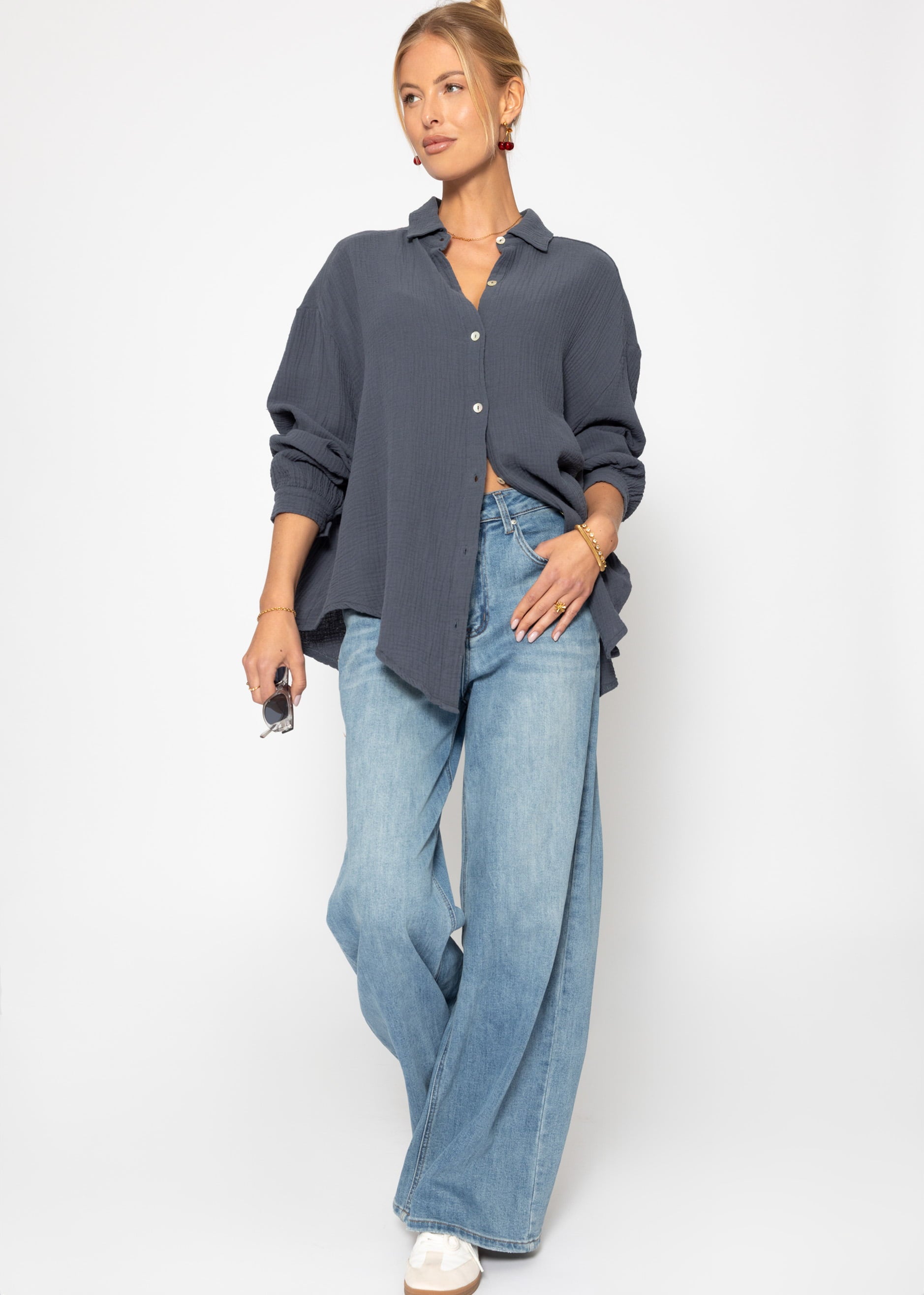 Musselin Bluse oversize, kurz, dunkelgrau – Bekleidung > Blusen > Musselin > Oversize | FormaLuxe