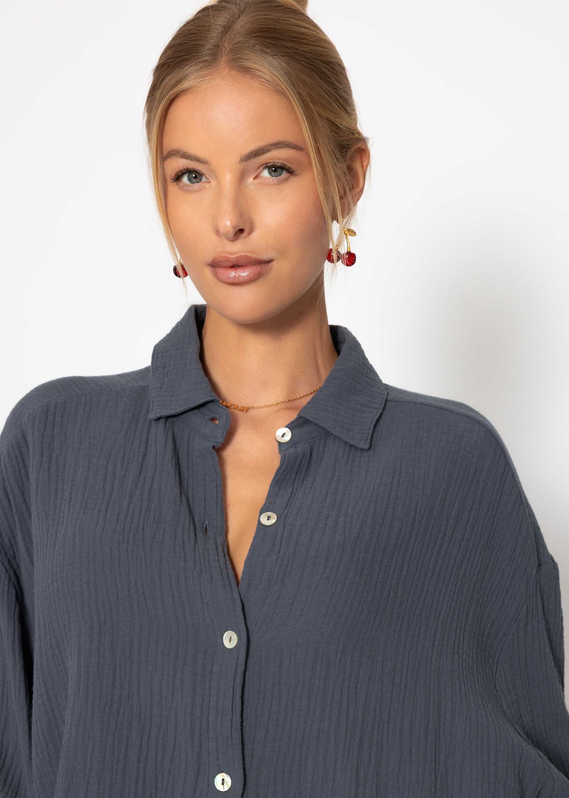 Musselin Bluse oversize, kurz, dunkelgrau – Bekleidung > Blusen > Musselin > Oversize | FormaLuxe