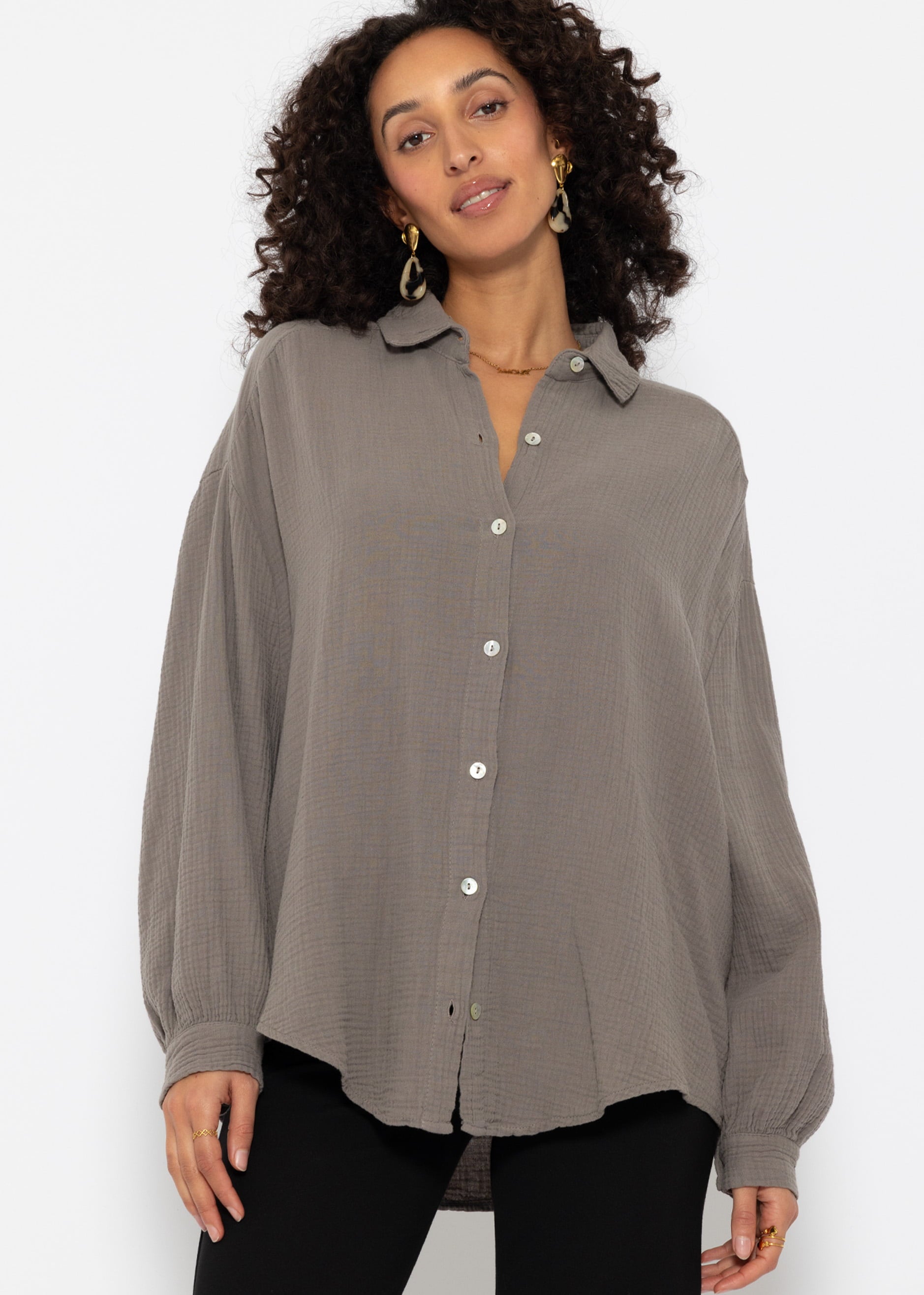 Musselin Bluse oversize, kurz, taupe – Bekleidung > Blusen > Musselin > Oversize | FormaLuxe