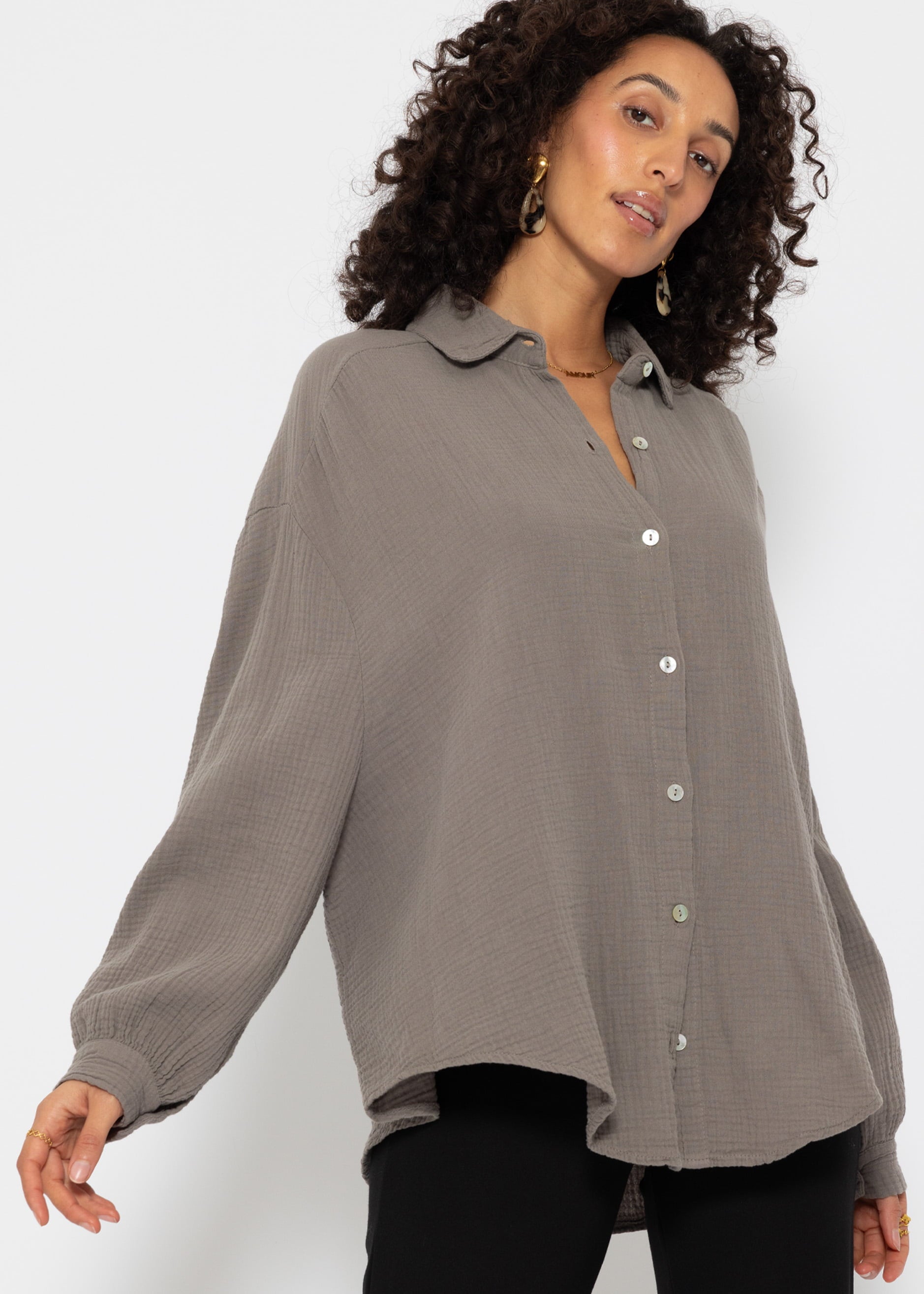 Musselin Bluse oversize, kurz, taupe – Bekleidung > Blusen > Musselin > Oversize | FormaLuxe
