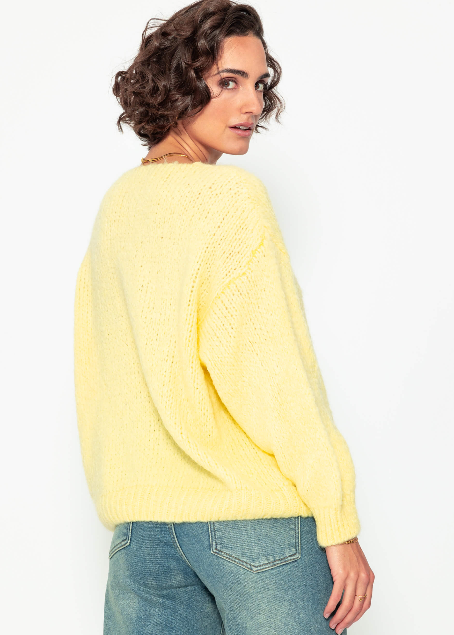 Oversize Pullover mit V-Ausschnitt - gelb – Bekleidung > Pullover | FormaLuxe