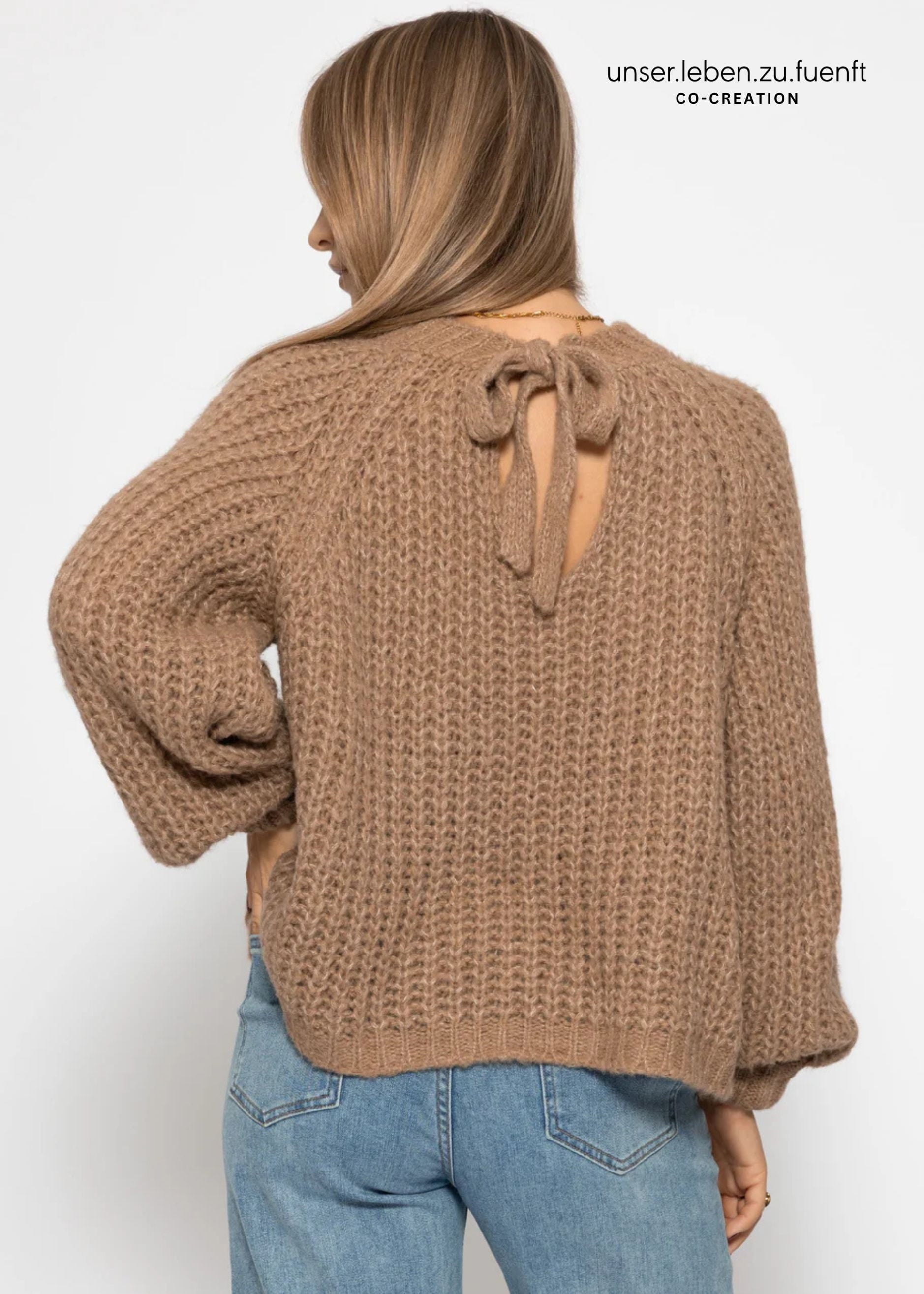 Grobstrickpullover mit Schleifendetail - braun – Bekleidung > Pullover | FormaLuxe