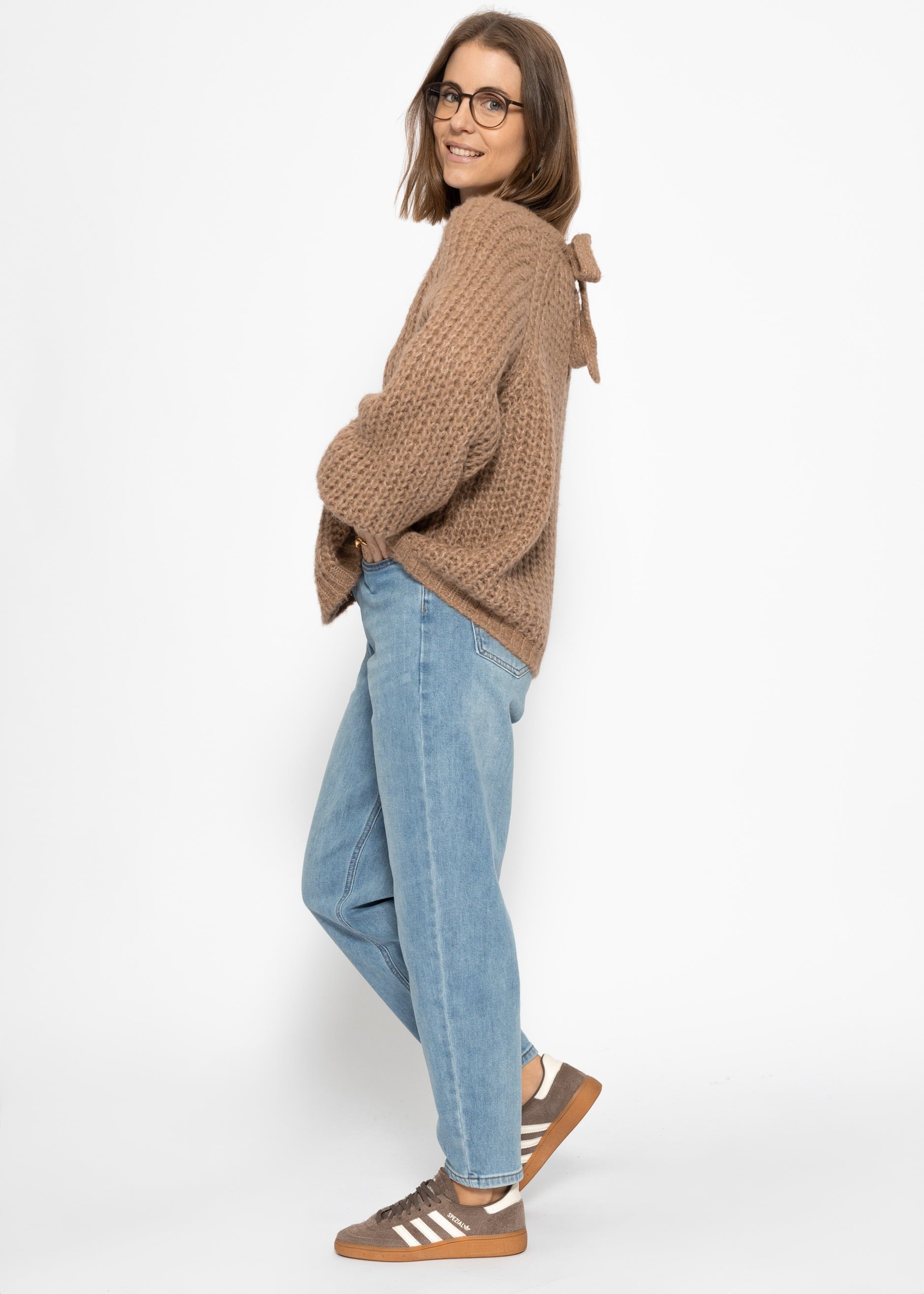 Grobstrickpullover mit Schleifendetail - braun – Bekleidung > Pullover | FormaLuxe