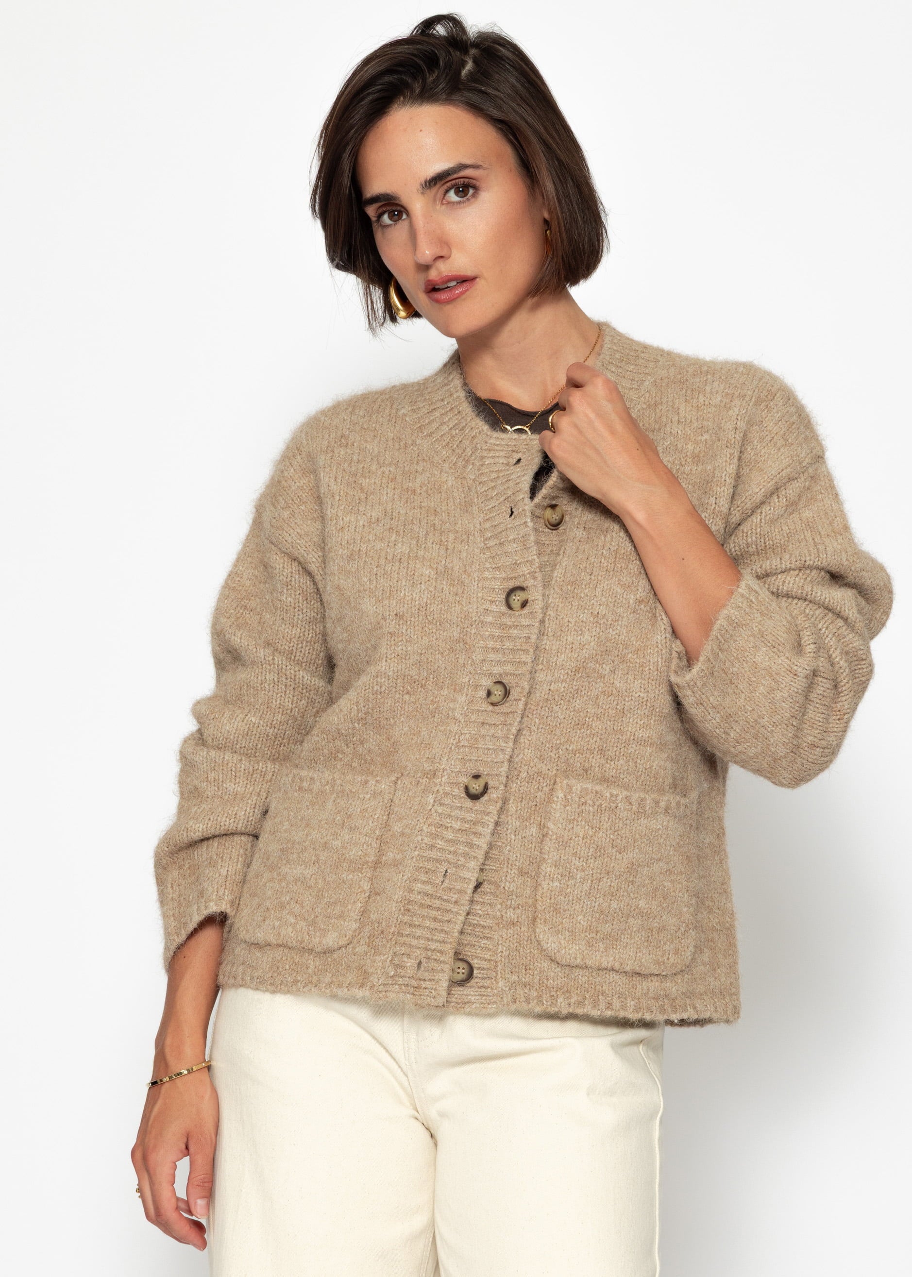 Teiljacke mit Taschen und großer Knopfleiste – beige – Clothing> Cardigans | FormaLuxe