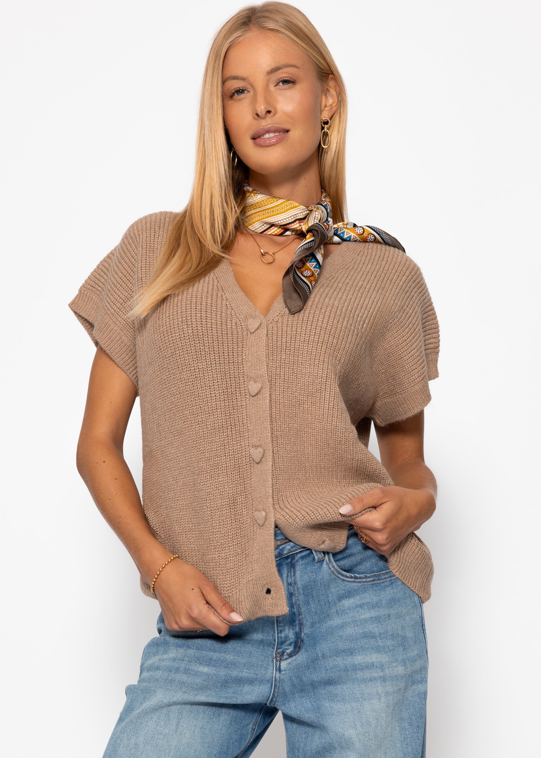 Strickweste mit Herzknöpfen - taupe – Bekleidung > Cardigans > Weste | FormaLuxe