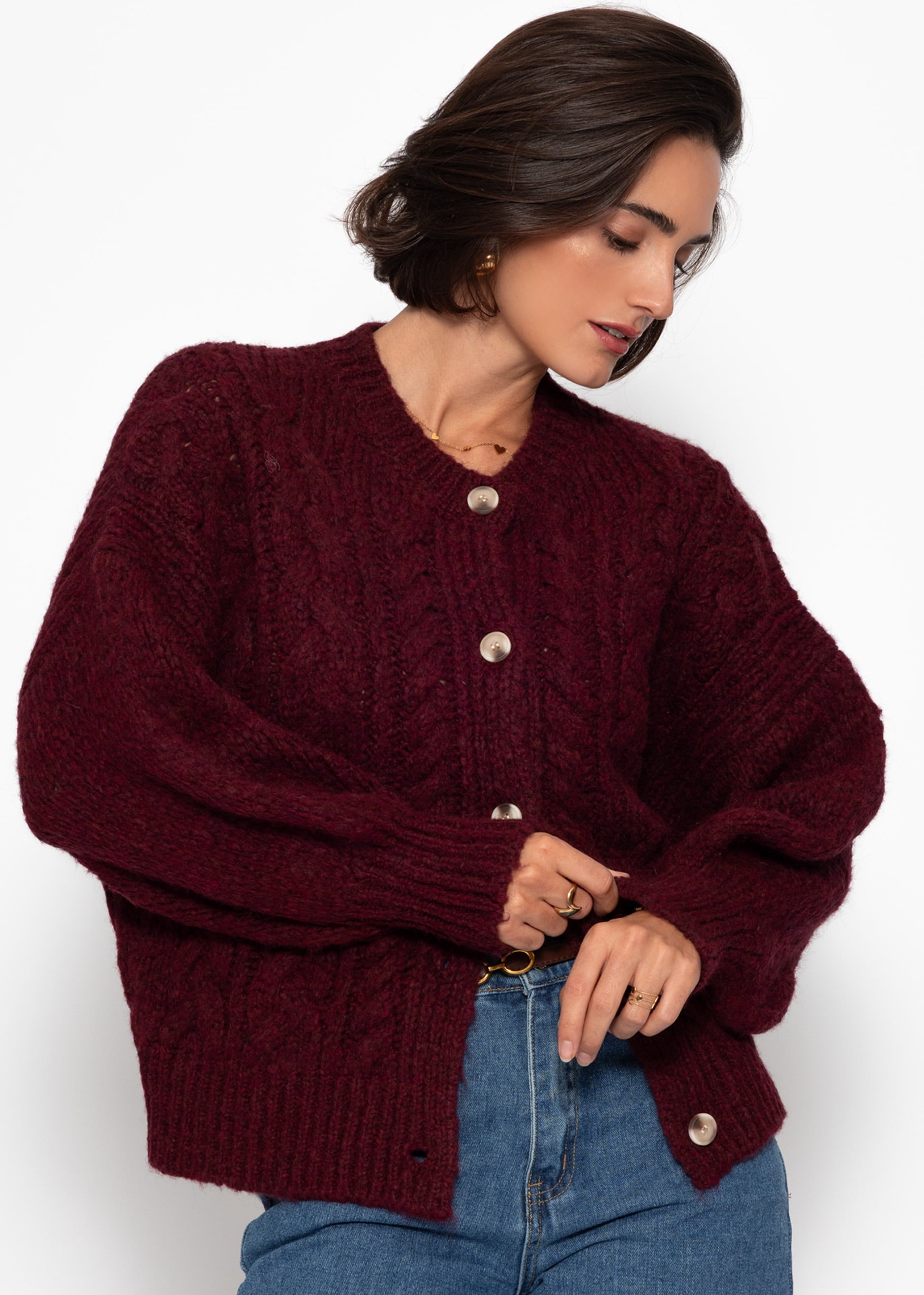 Super flauschige Strickjacke mit Zopfmuster - burgundy – Bekleidung > Cardigans | FormaLuxe