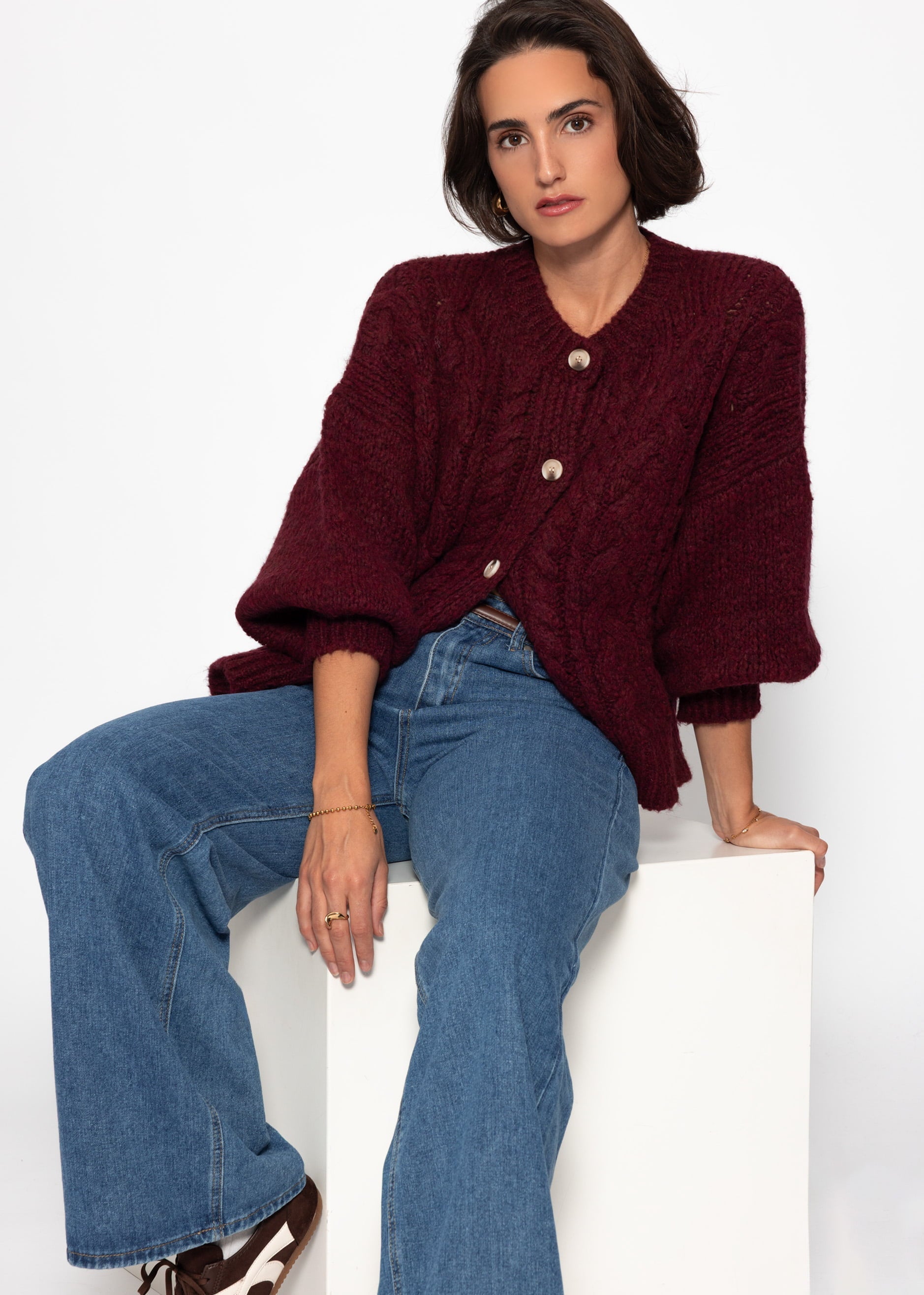 Super flauschige Strickjacke mit Zopfmuster - burgundy – Bekleidung > Cardigans | FormaLuxe