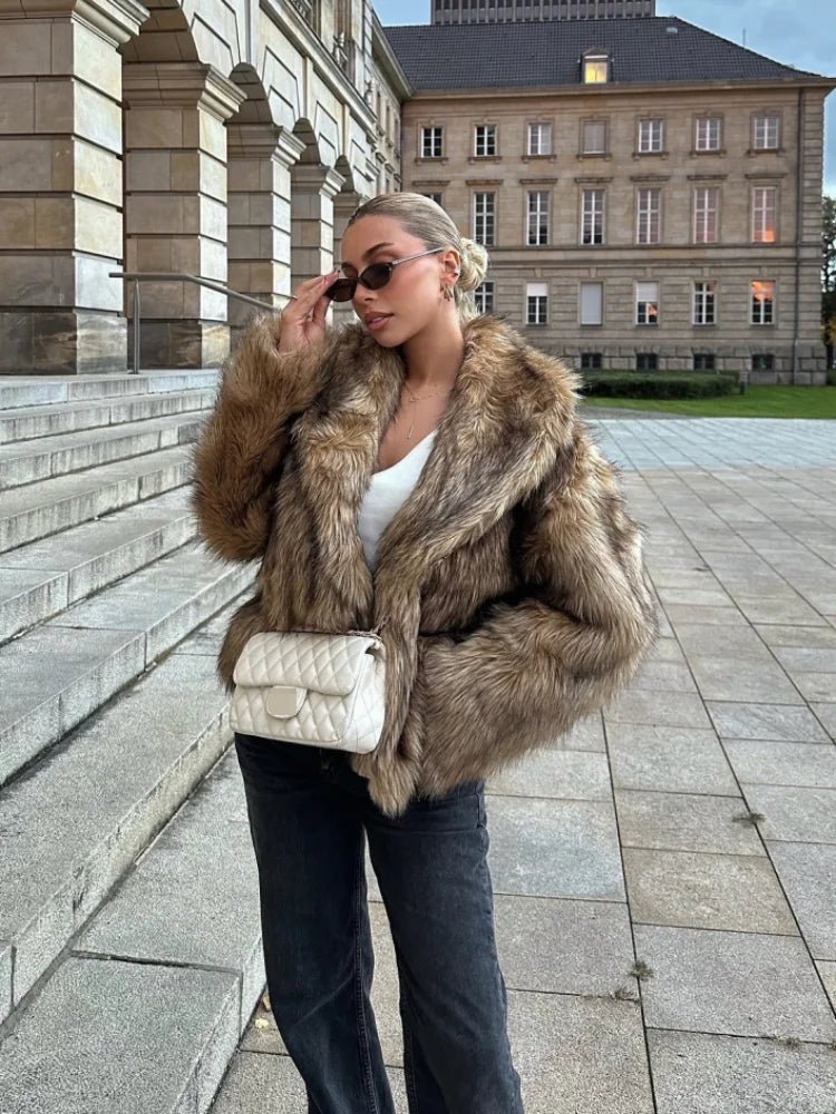 Emily | Veste d'hiver courte en fausse fourrure Brun | FormaLuxe