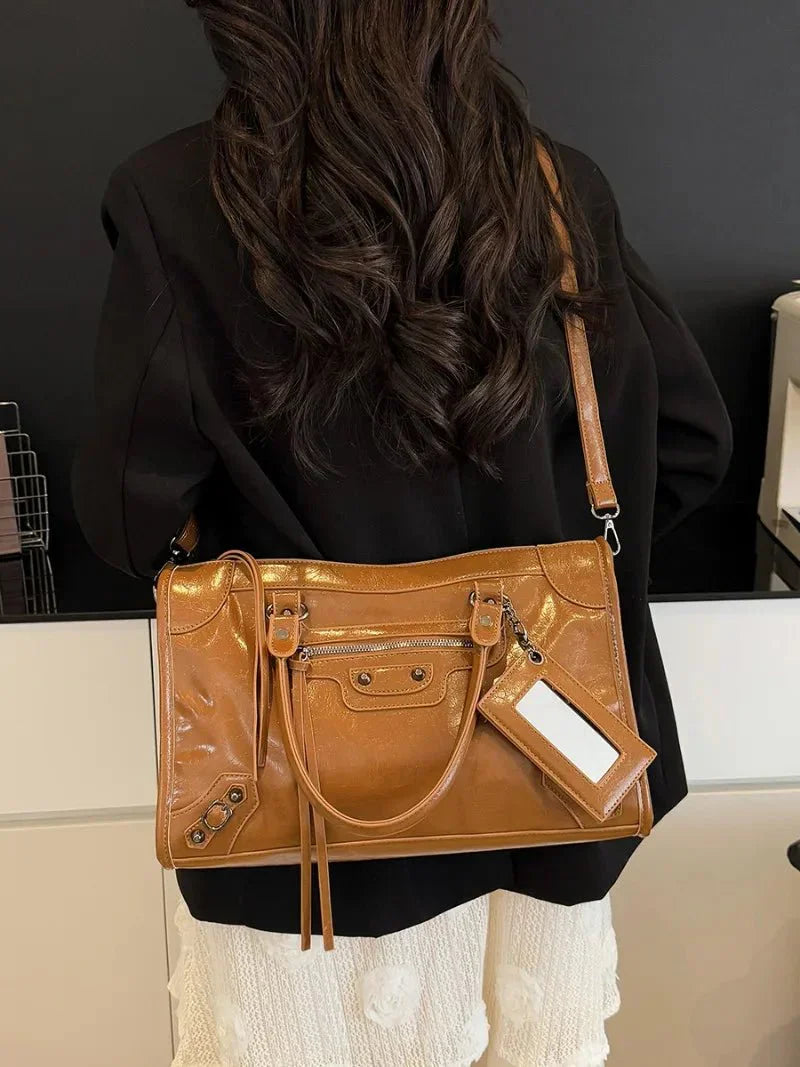 Carmela- Stylish Handbag with Spacious Interior & Minimalist Design Black | FormaLuxe
