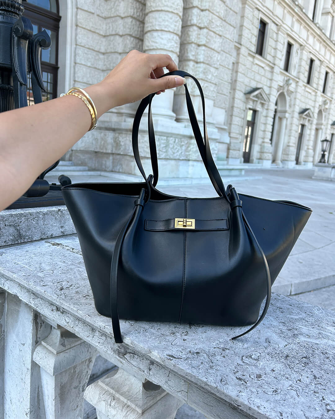 Adèle | Sac cabas en cuir Noir – Adele | Sac cabas en cuir noir | FormaLuxe