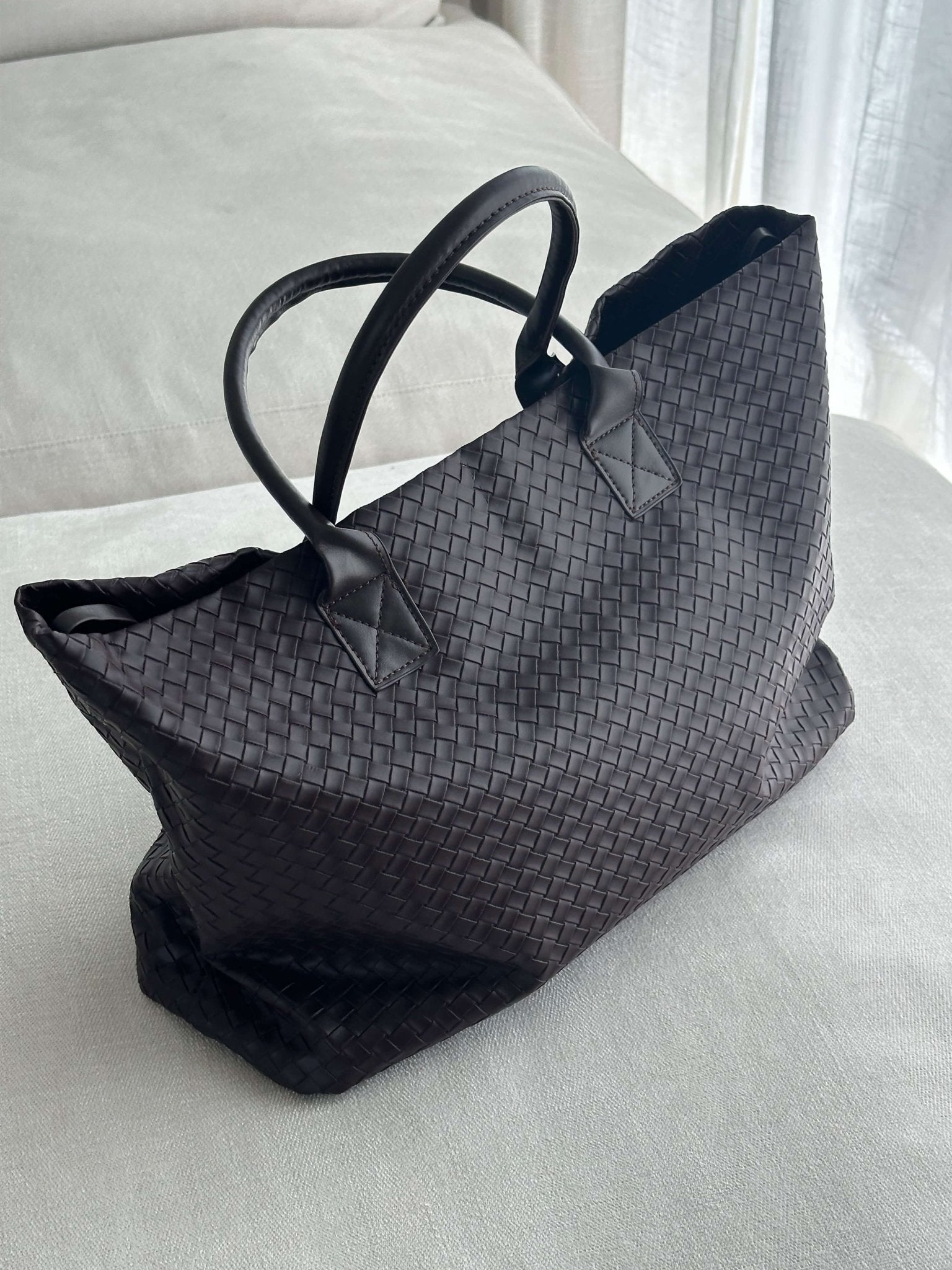 Zarina Woven Bag Black | FormaLuxe