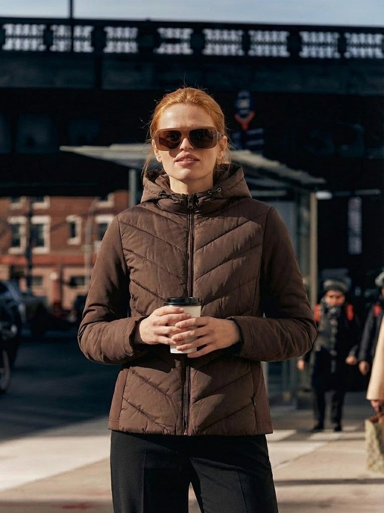 Emma | Doudoune imperméable à capuche Noir – Emma | Doudoune légère à capuche | FormaLuxe