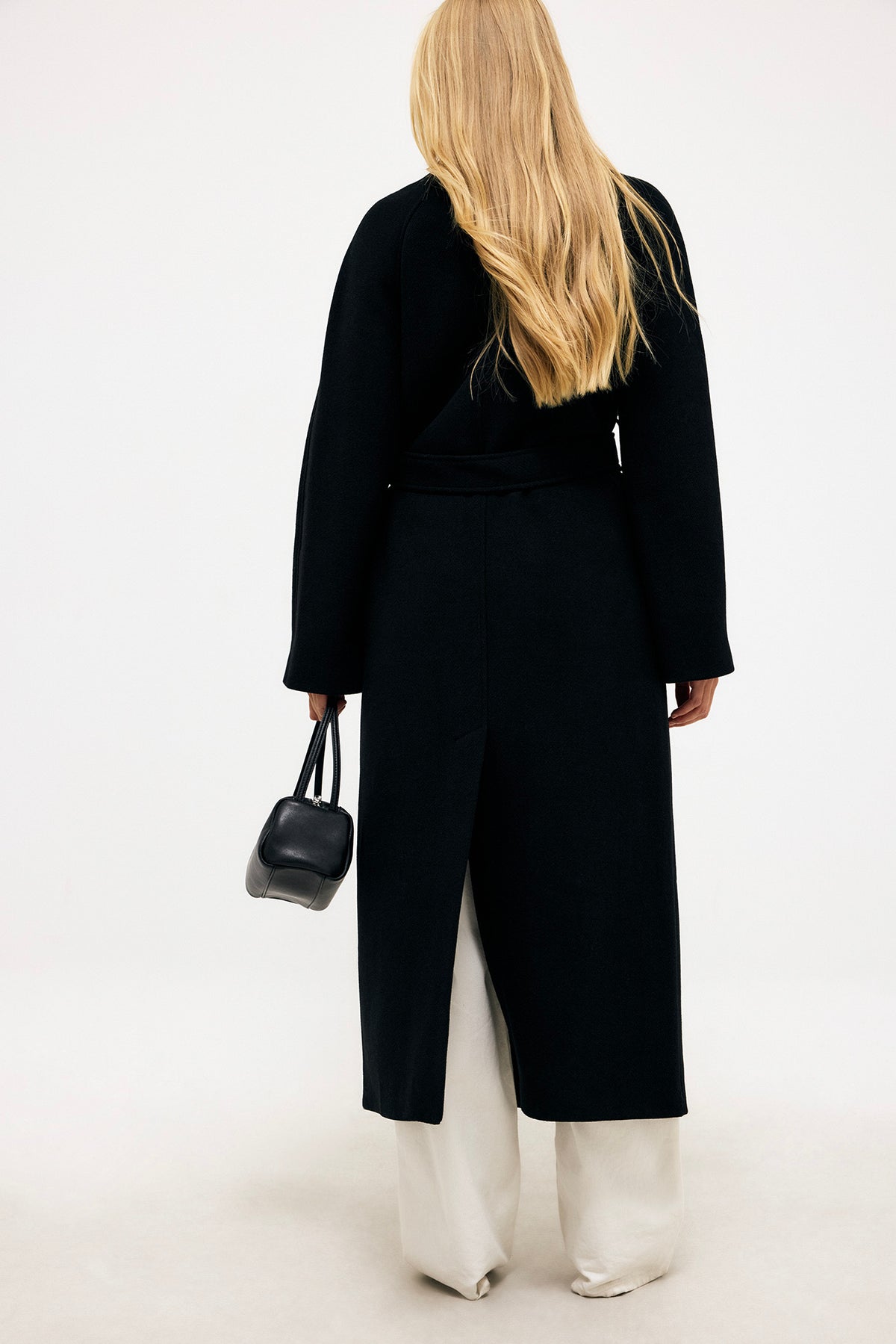 Wollmantel Damen mit Gürtel Ingrid in Schwarz – FormaLuxe