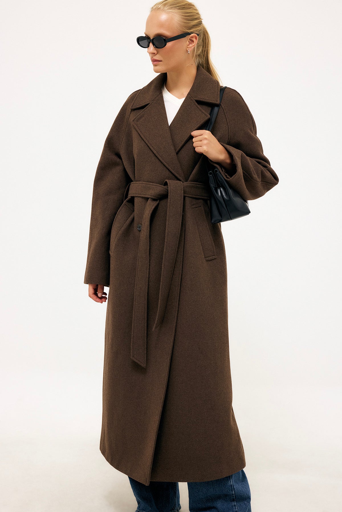 Wollmantel Damen mit Gürtel Ingrid in Taupe – FormaLuxe