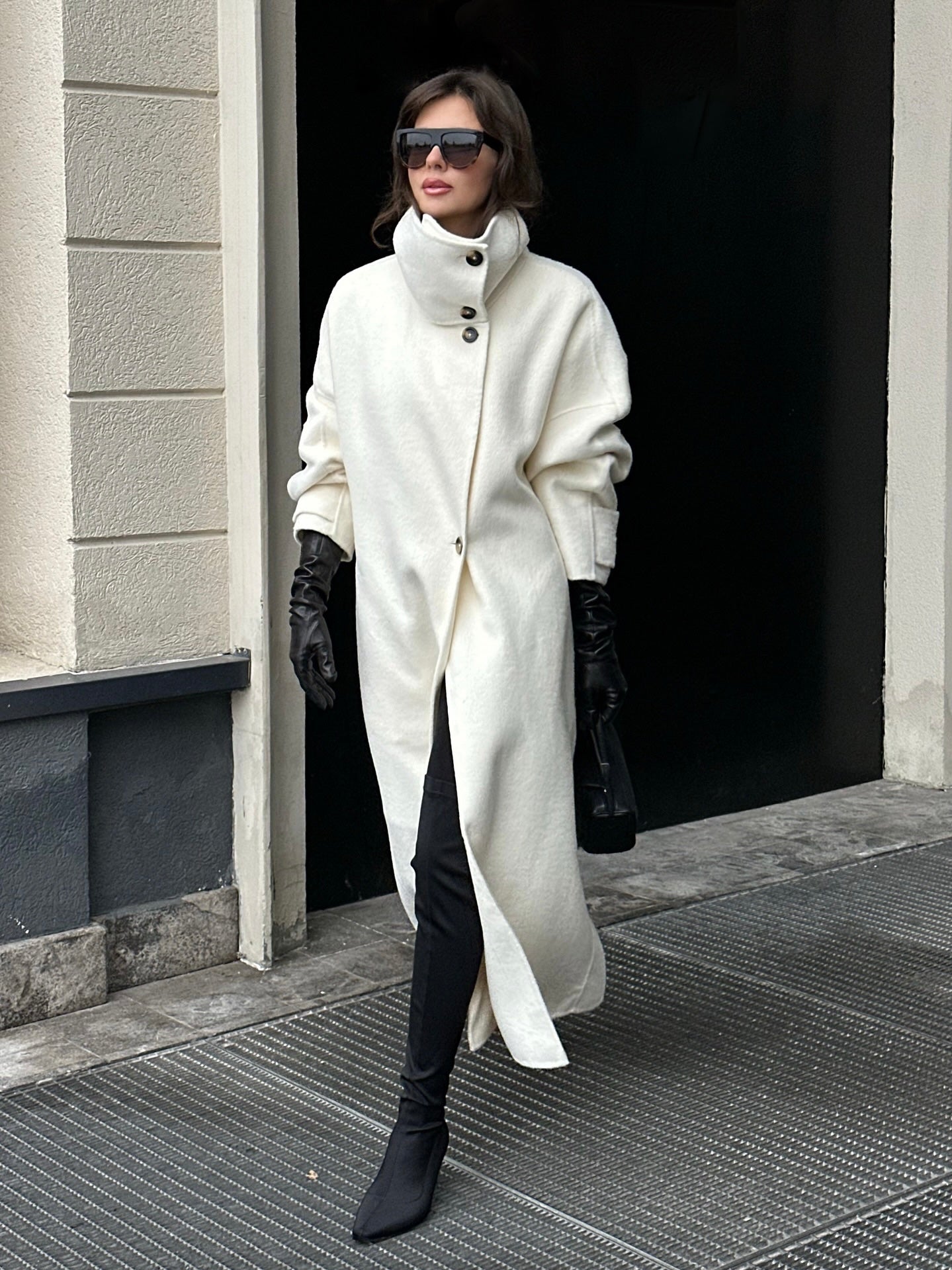Amaya | Manteau long élégant à col montant Blanc | FormaLuxe
