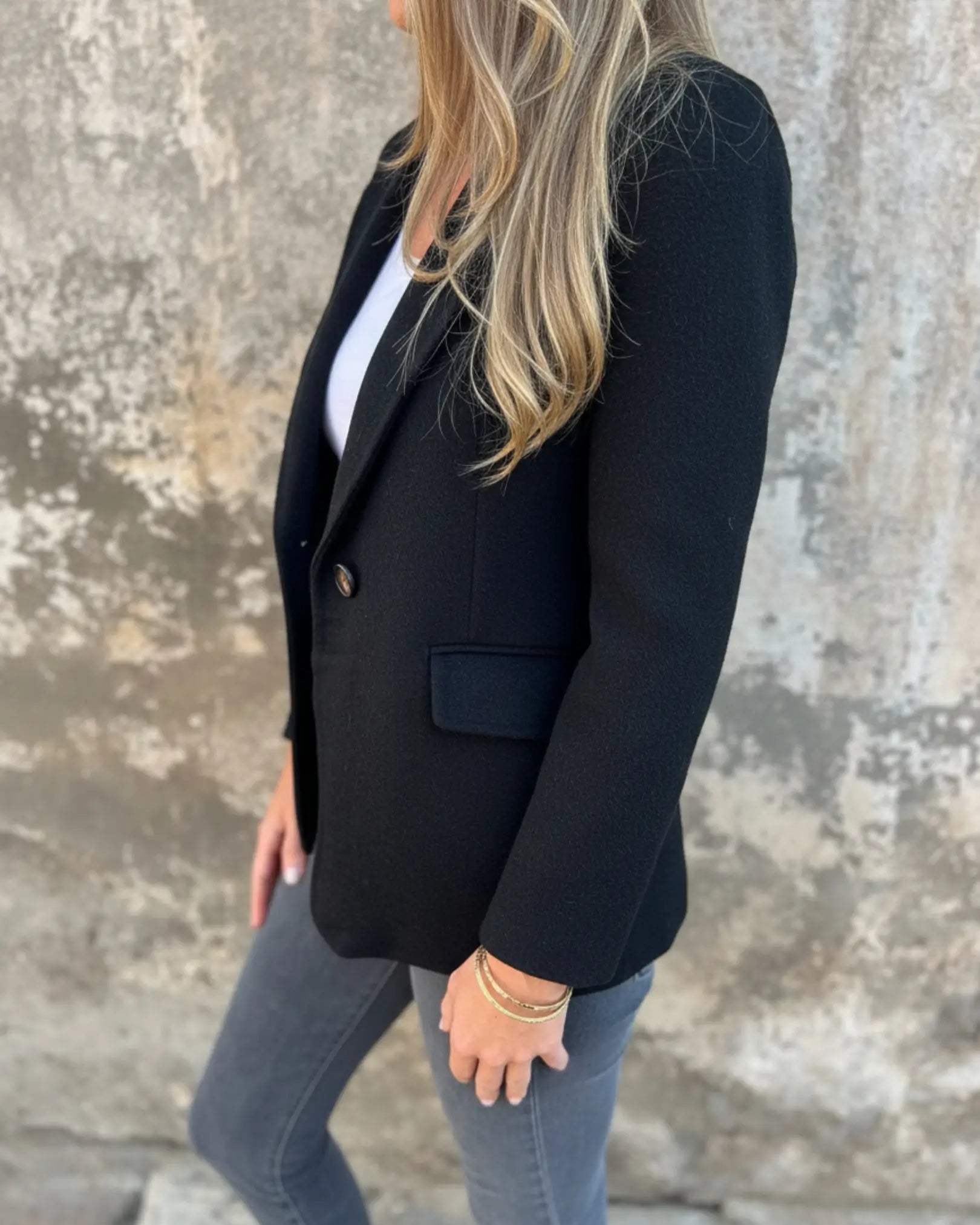 The Flattering Wool Blazer Beige | FormaLuxe