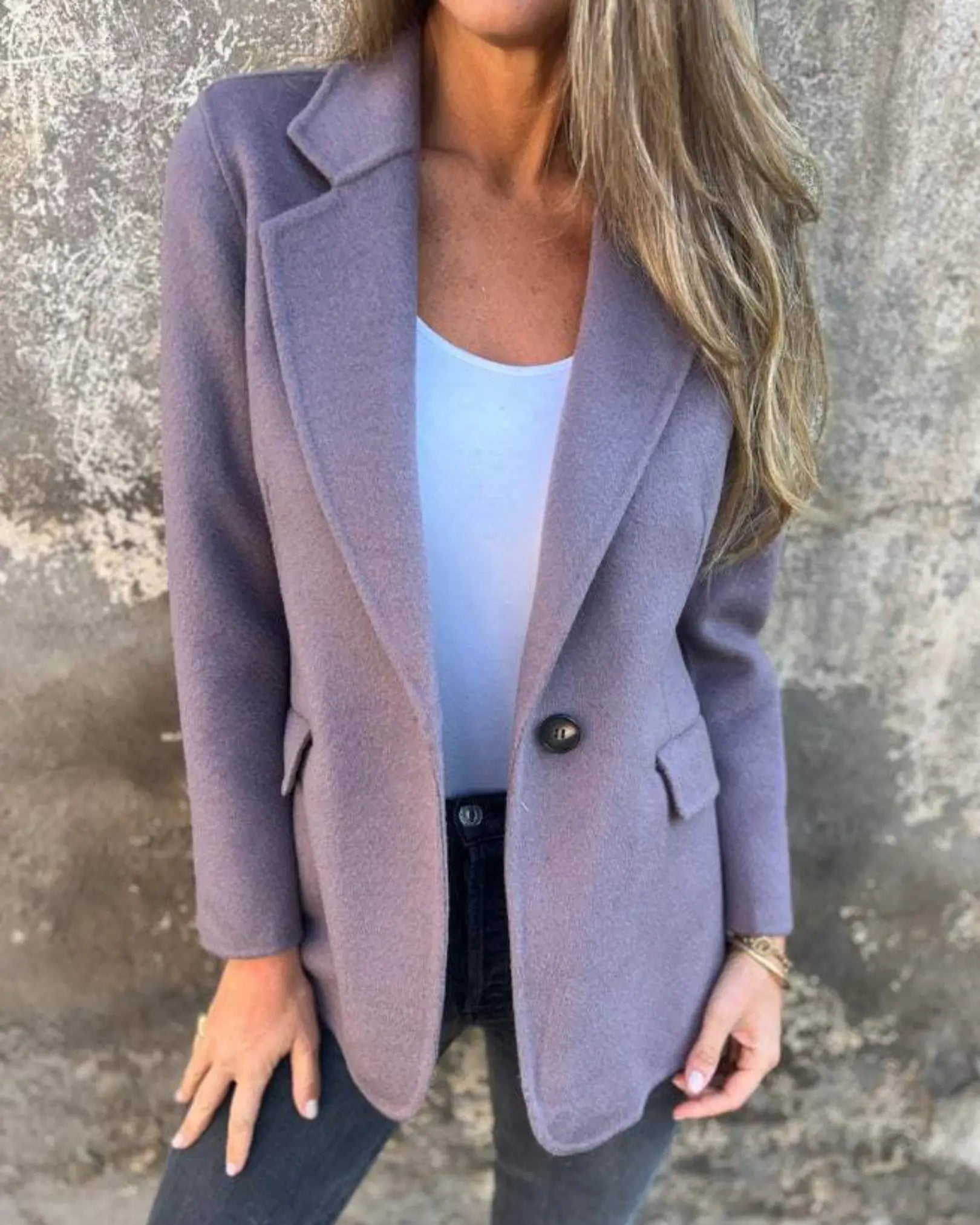 The Flattering Wool Blazer Beige | FormaLuxe