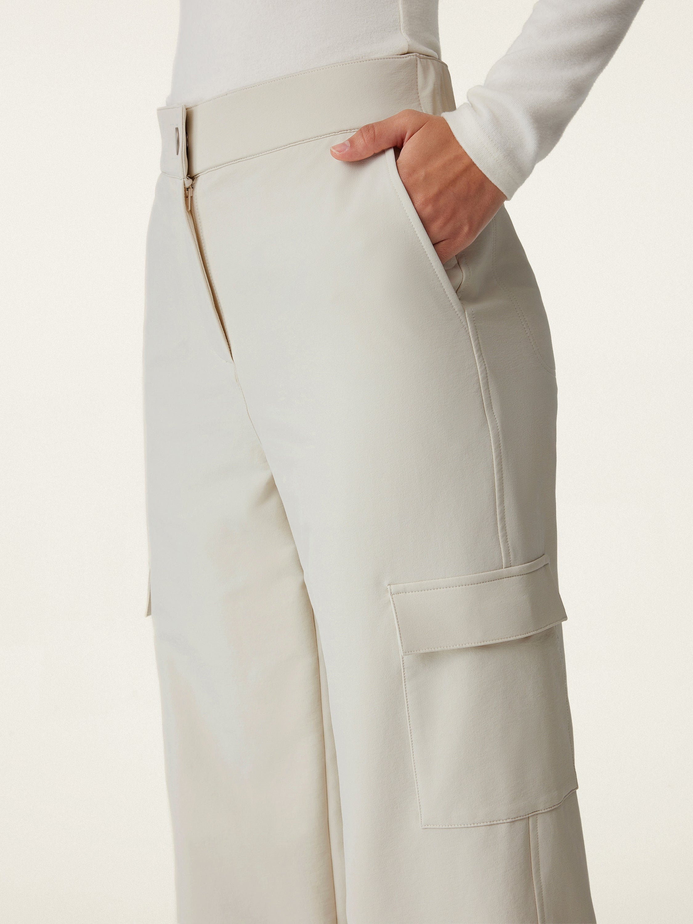 Waterproof Fleece Cargo Pant Gainsboro – Women > Bottoms > Pants | FormaLuxe