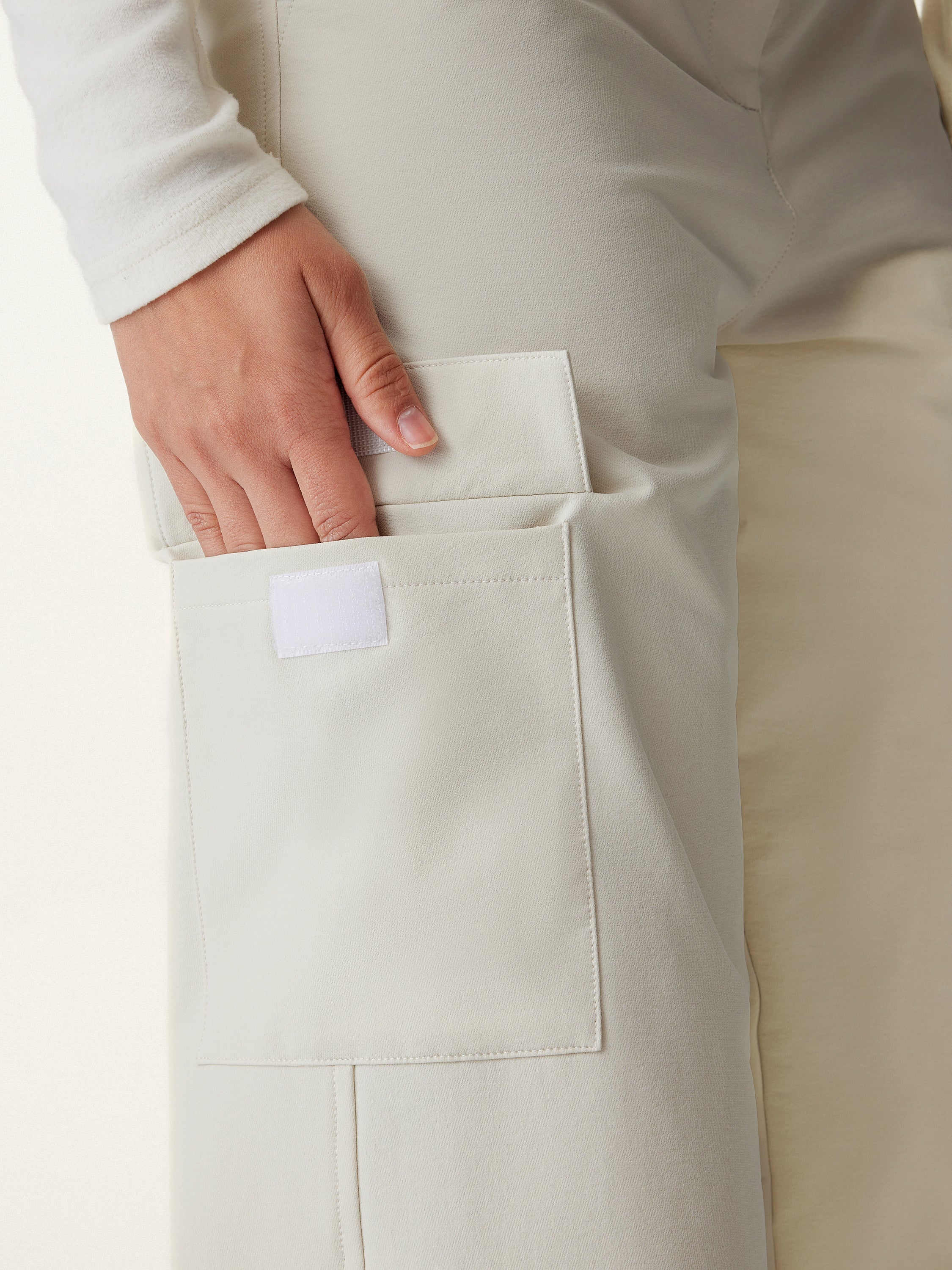 Waterproof Fleece Cargo Pant Gainsboro – Women > Bottoms > Pants | FormaLuxe