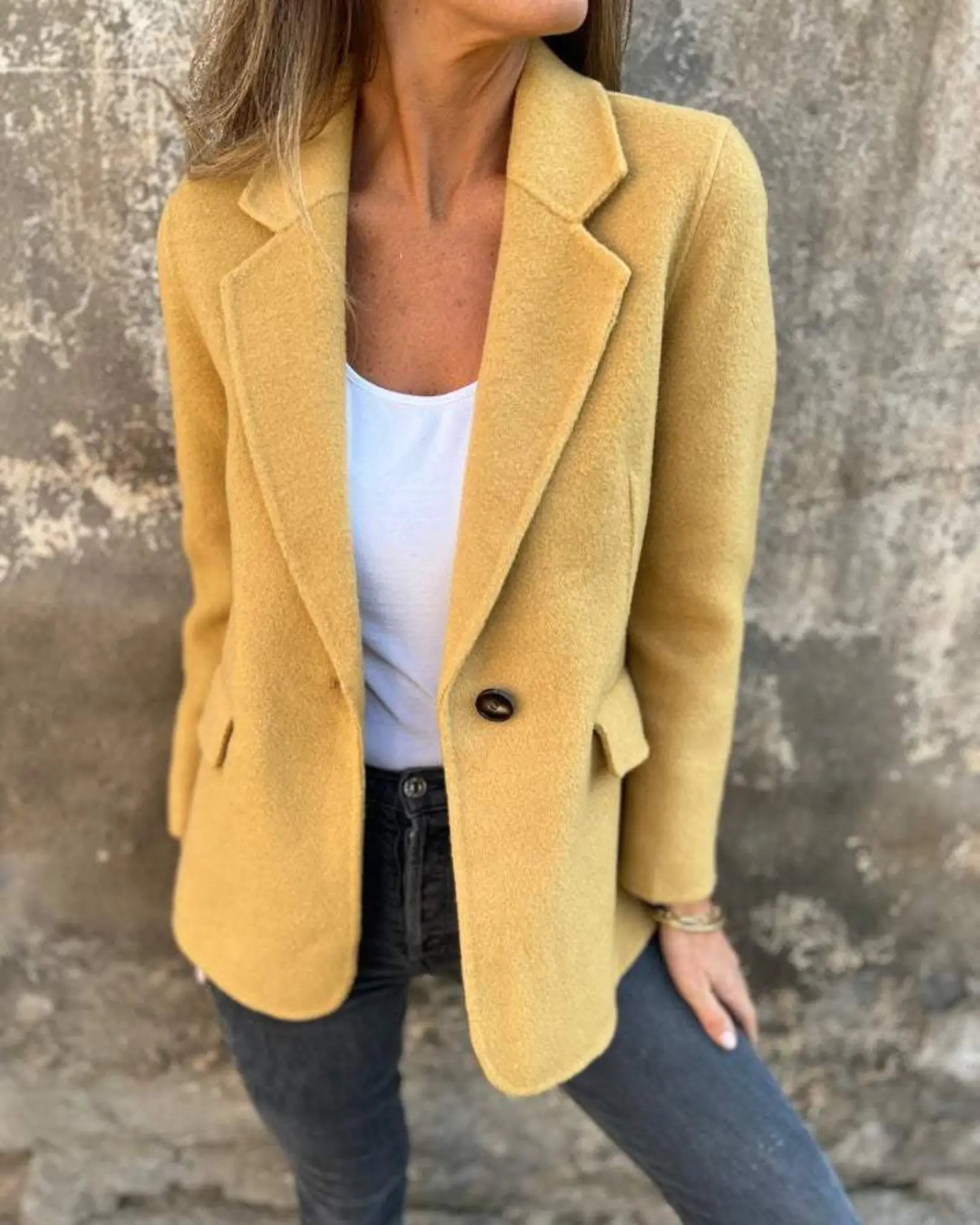 The Flattering Wool Blazer Beige | FormaLuxe