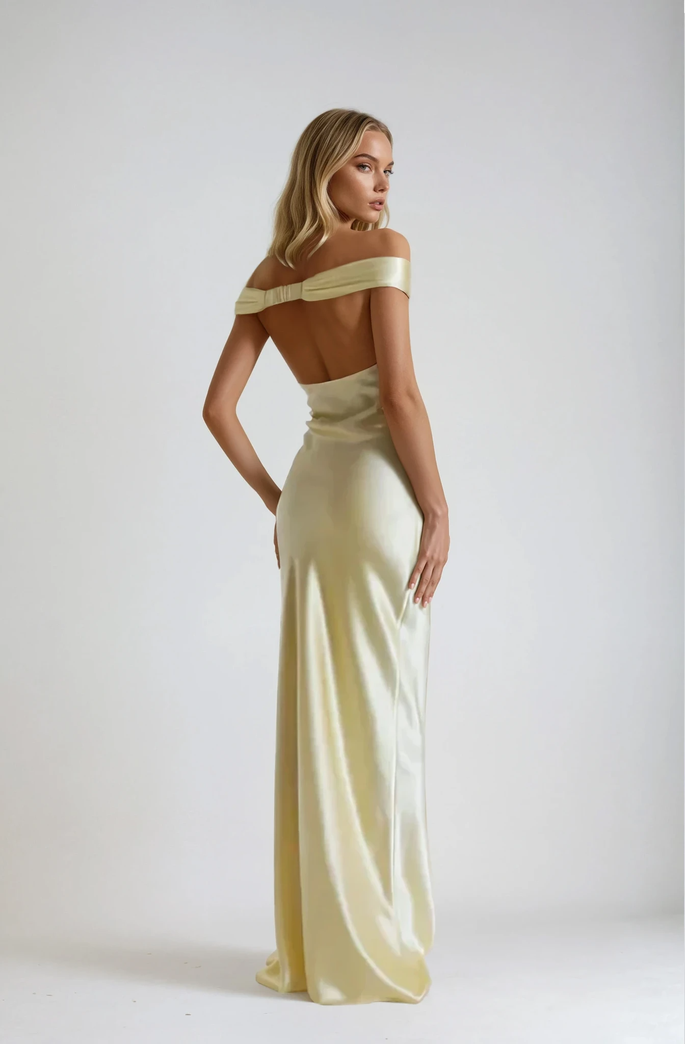 Emory | Satin-Maxikleid mit Rückenausschnitt Yellow | FormaLuxe