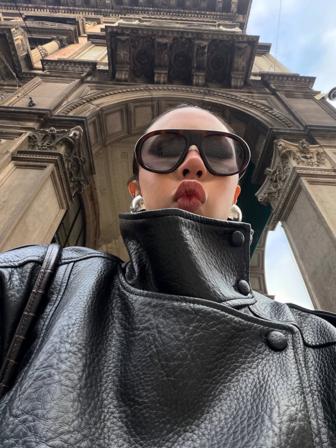 Felicia | Veste oversize à col montant en similicuir Noir | FormaLuxe