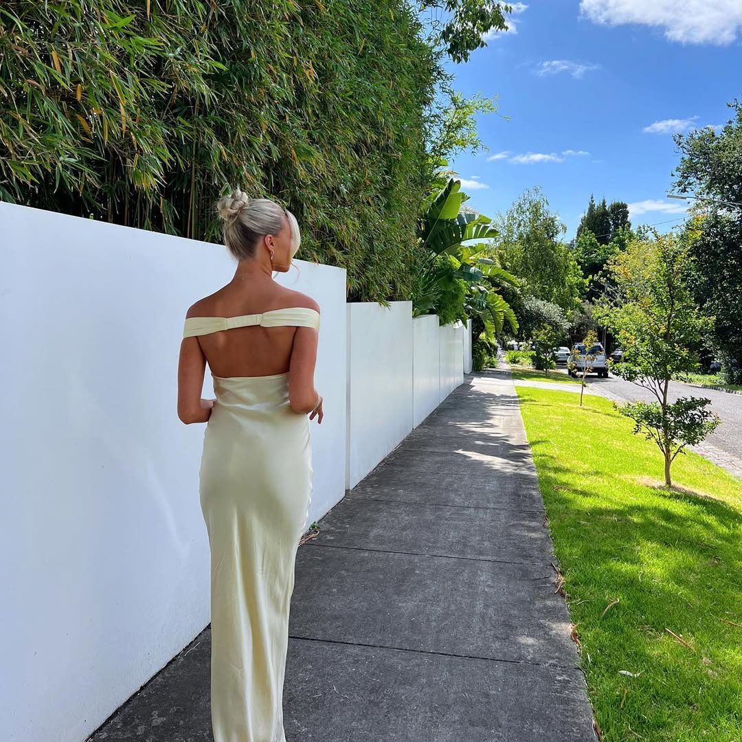 Emory | Satin-Maxikleid mit Rückenausschnitt Yellow | FormaLuxe