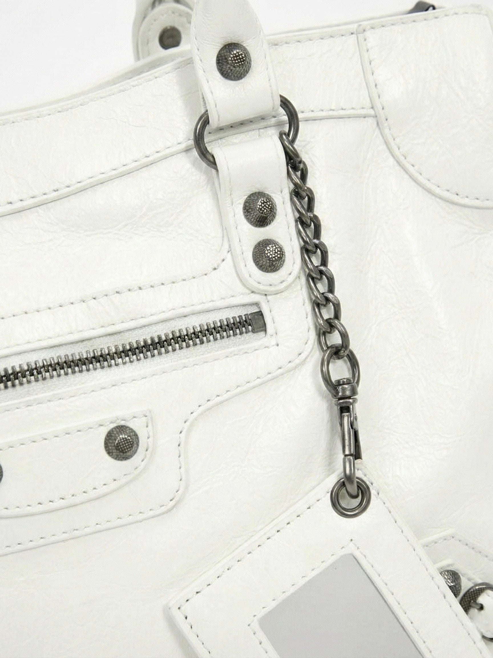 Carmela- Stylish Handbag with Spacious Interior & Minimalist Design Black | FormaLuxe