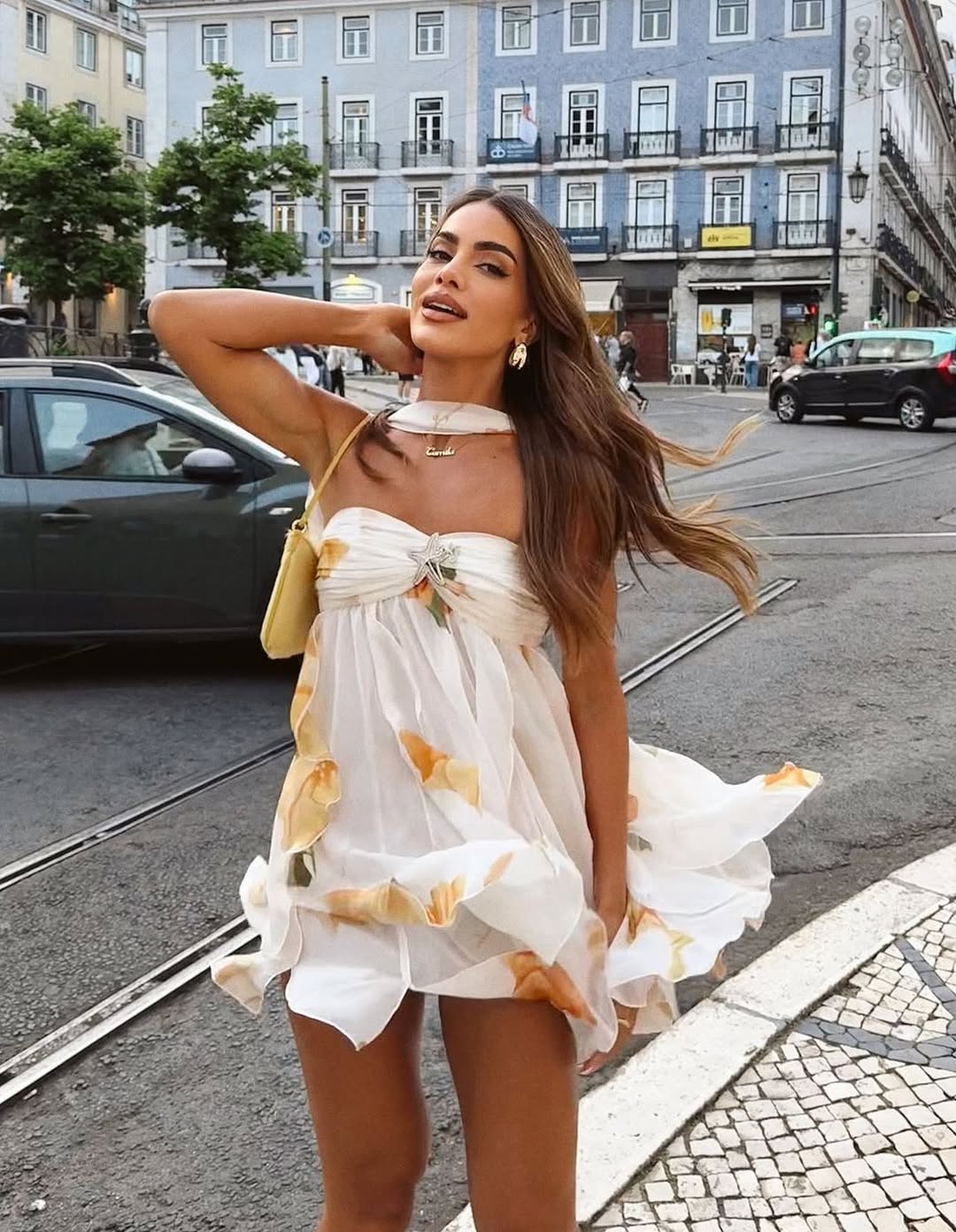 Isabel | Neckholder-Minikleid mit Rüschen und Print White | FormaLuxe