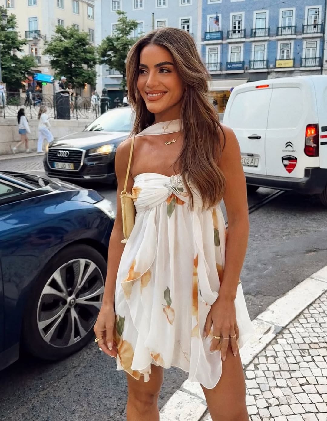 Isabel | Neckholder-Minikleid mit Rüschen und Print White | FormaLuxe