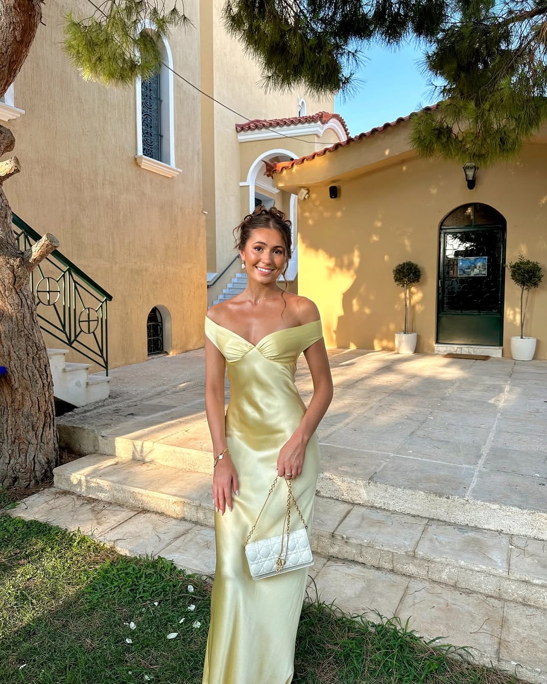 Emory | Satin-Maxikleid mit Rückenausschnitt Yellow | FormaLuxe