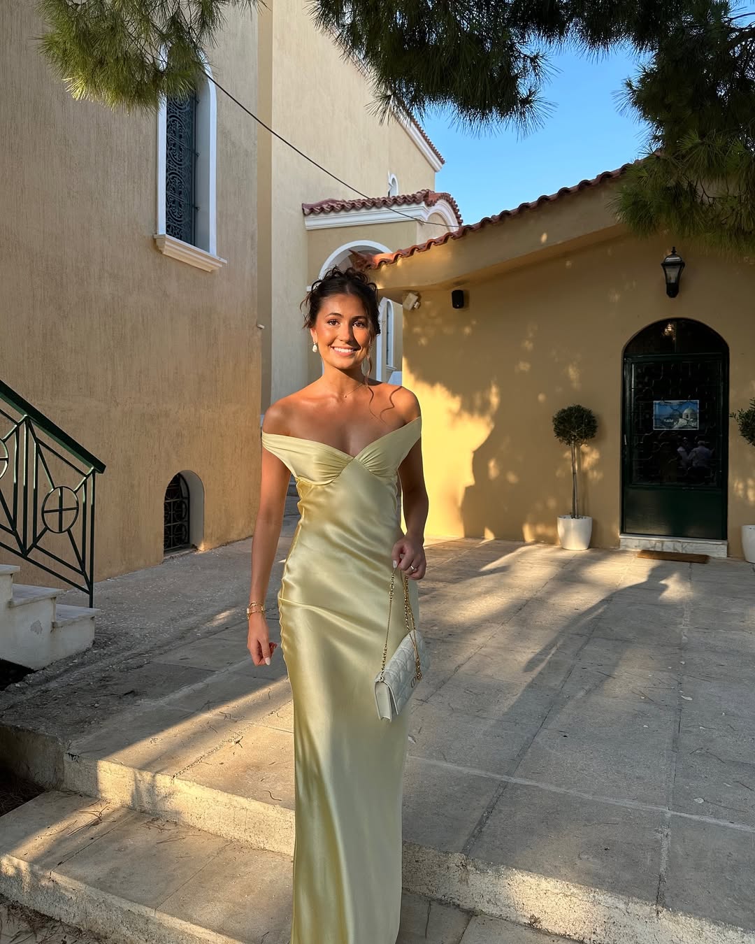 Emory | Satin-Maxikleid mit Rückenausschnitt Yellow | FormaLuxe