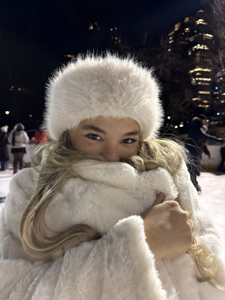 Sia | Bonnet d'hiver en fausse fourrure blanche | FormaLuxe