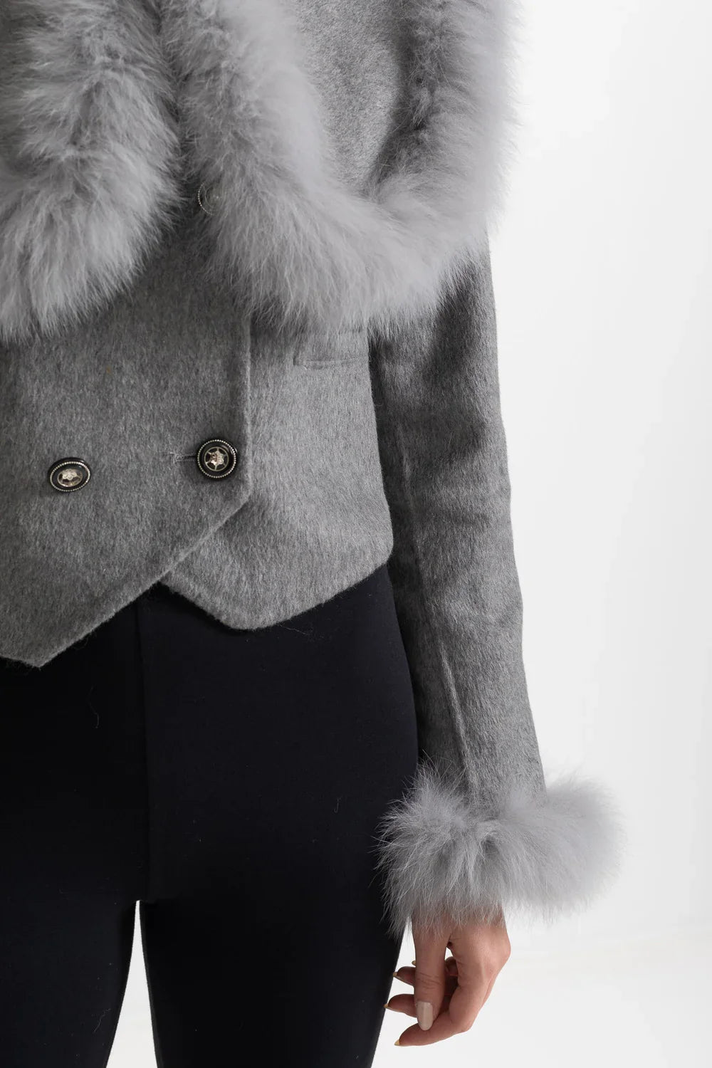 Hallie | Veste croisée à bordure en fausse fourrure Abricot | FormaLuxe