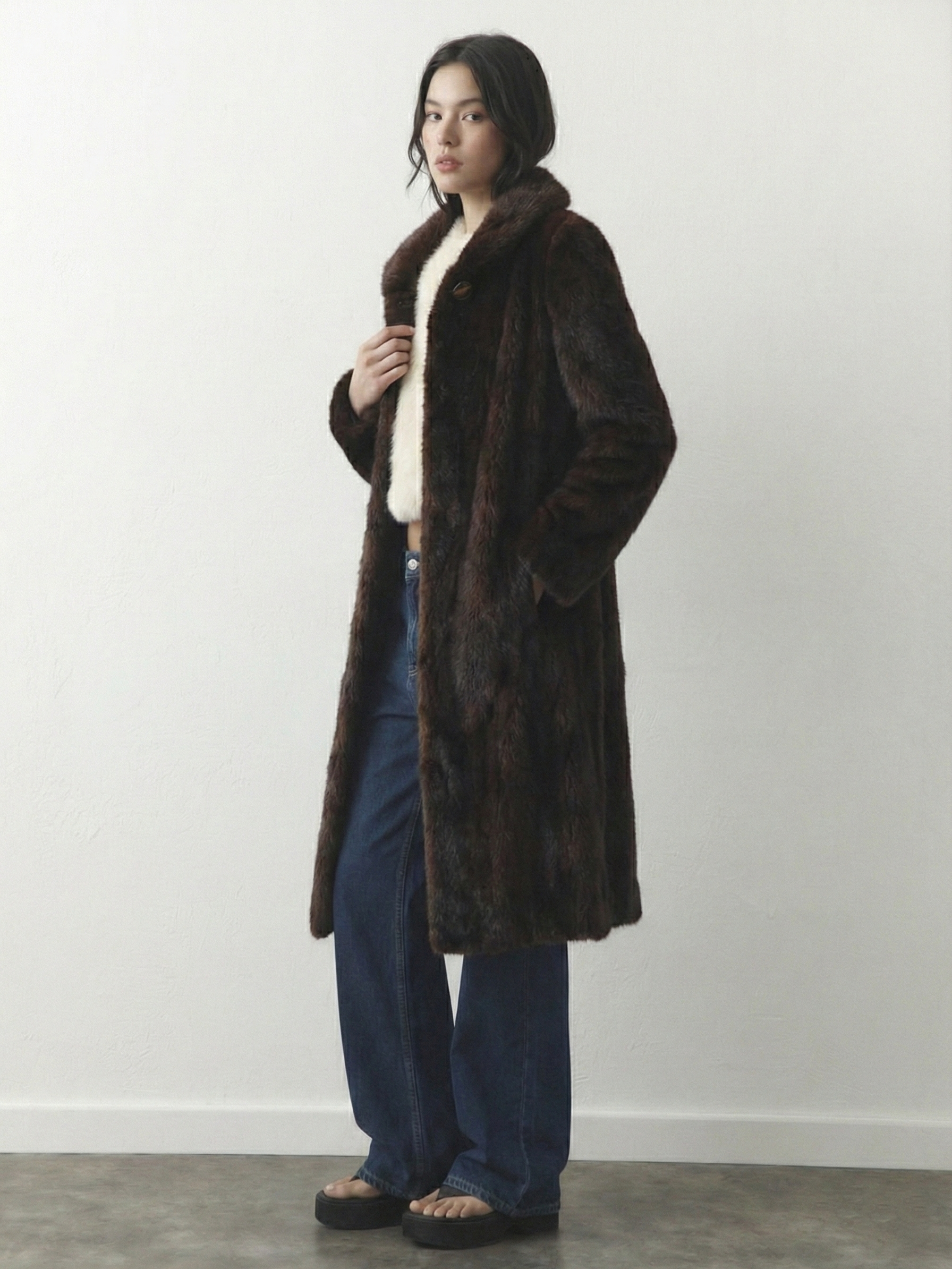 Scarlet | Manteau maxi en fausse fourrure Brun foncé | FormaLuxe