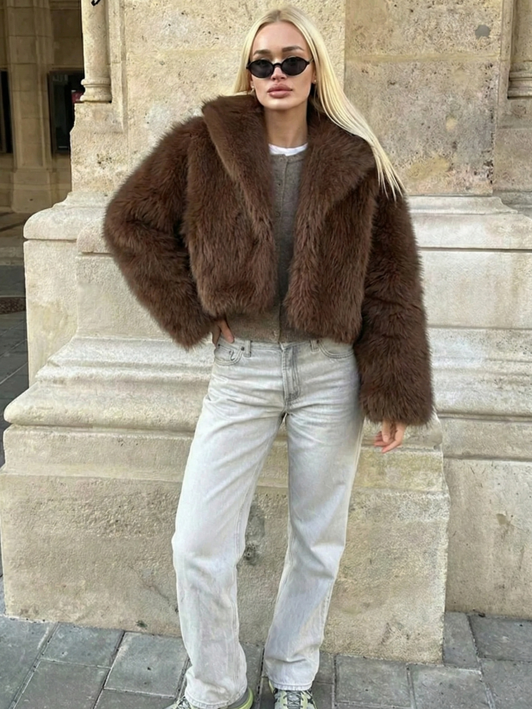 Ayla | Veste courte en fausse fourrure à large col Brun | FormaLuxe